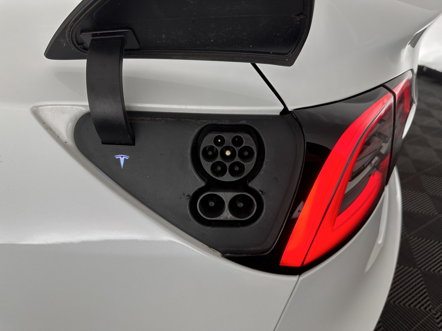 Tesla Tesla