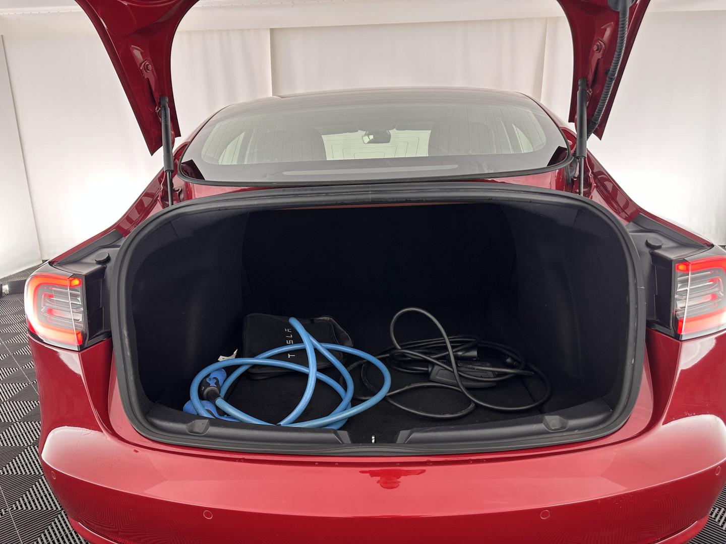Tesla Tesla