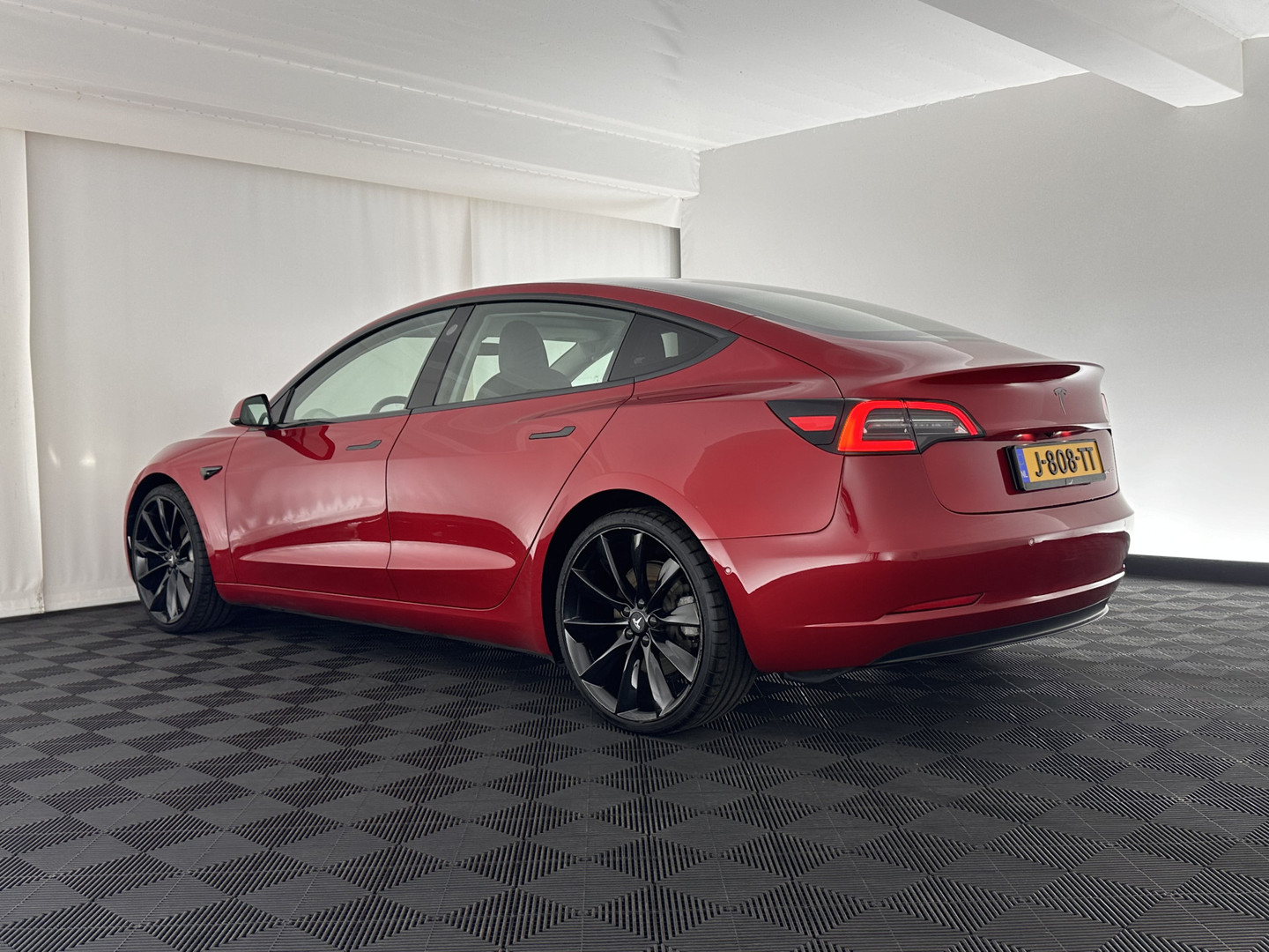 Tesla Tesla