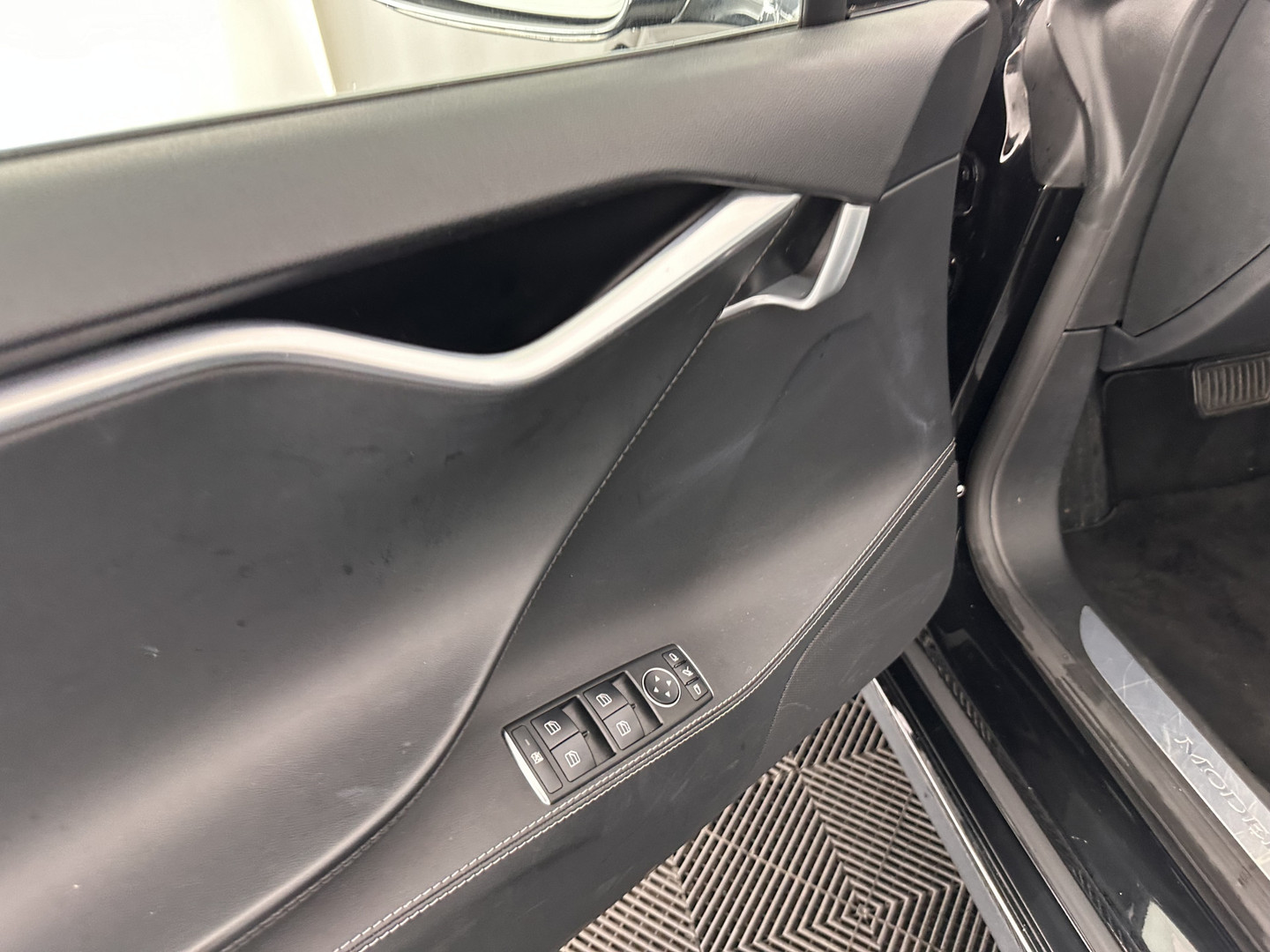 Tesla Tesla