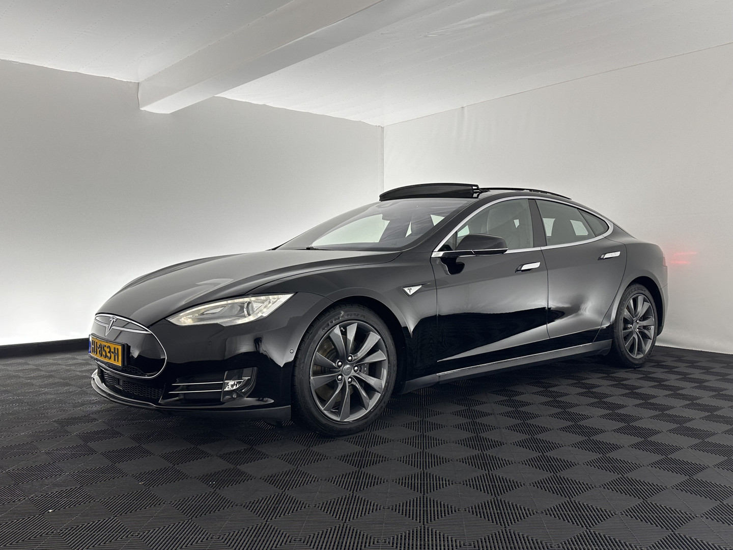 Tesla Tesla