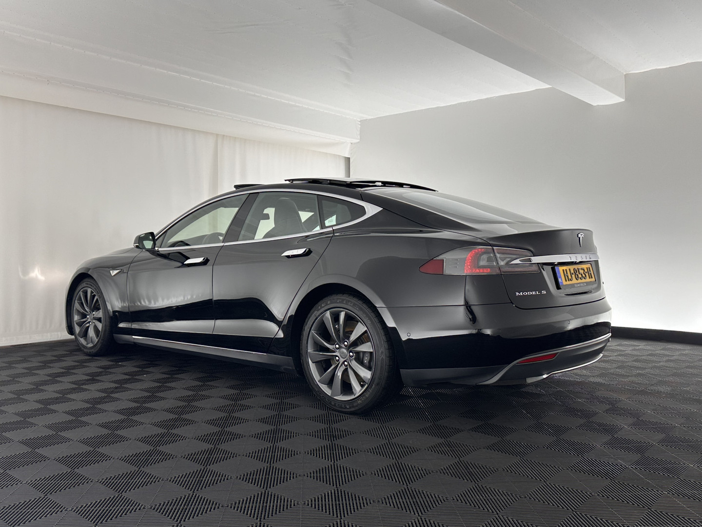 Tesla Tesla