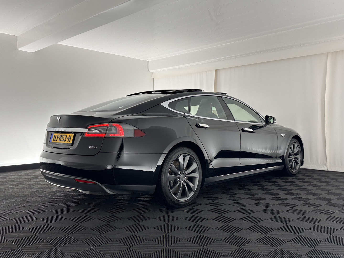 Tesla Tesla