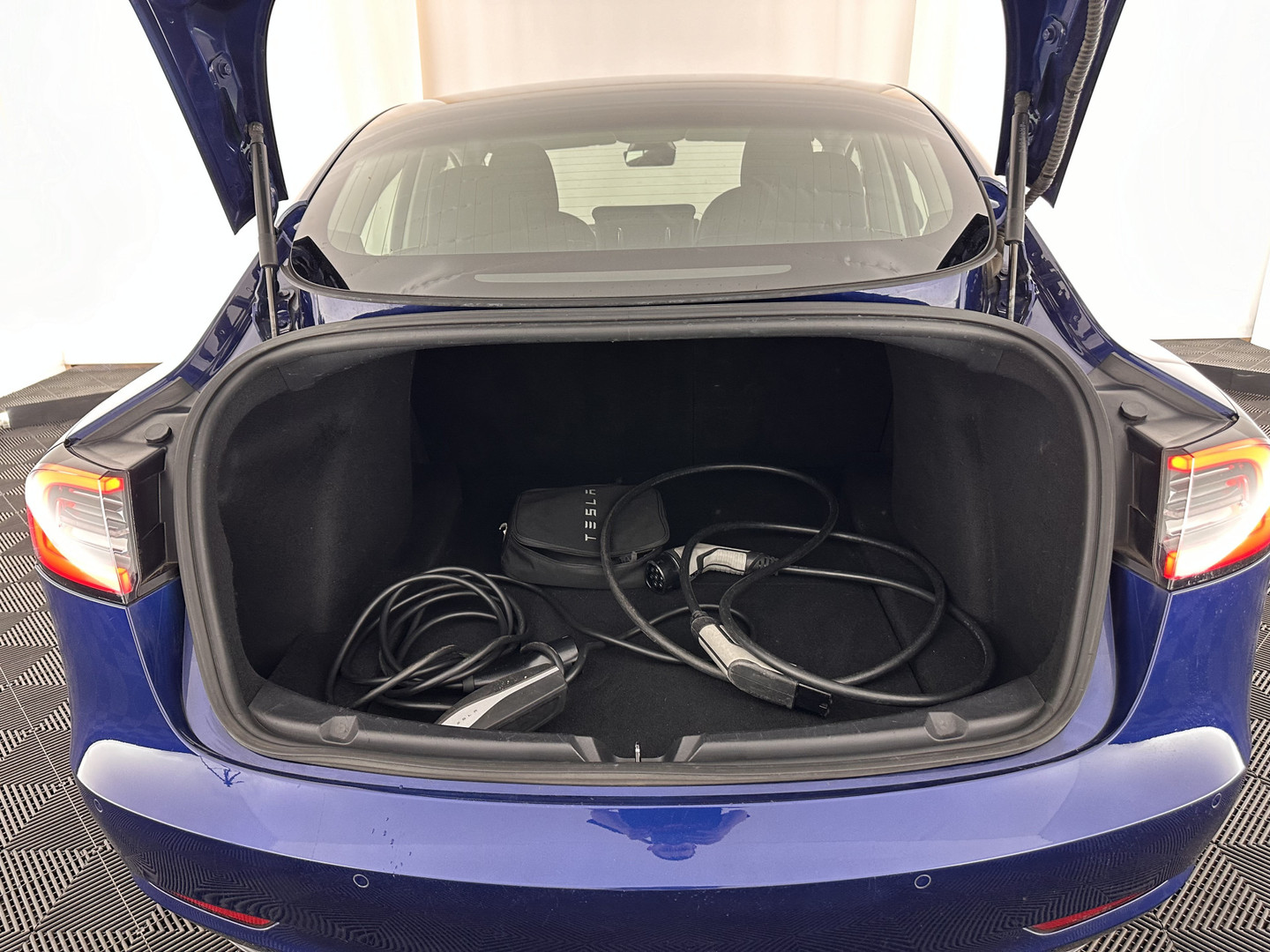 Tesla Tesla
