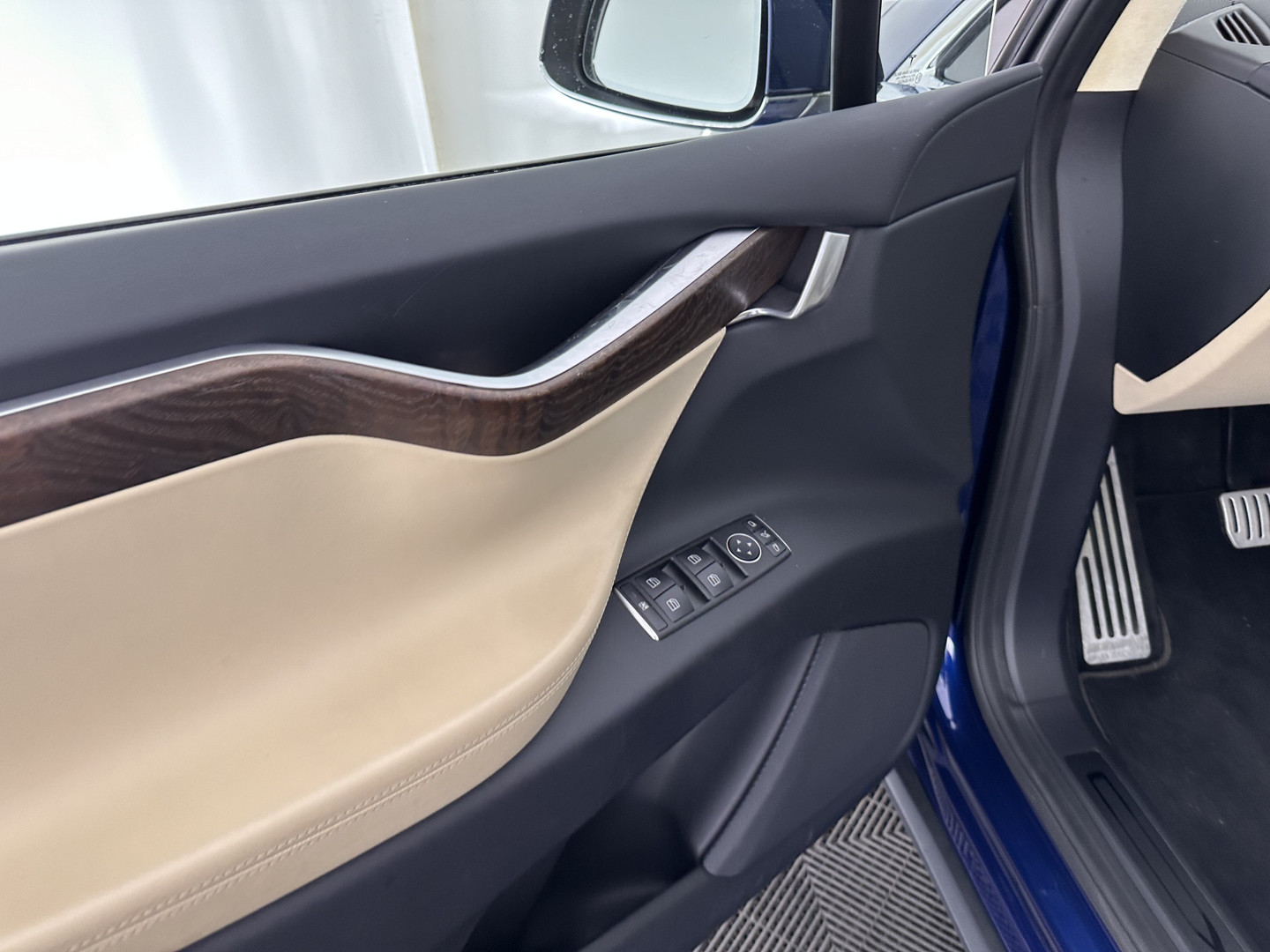 Tesla Tesla
