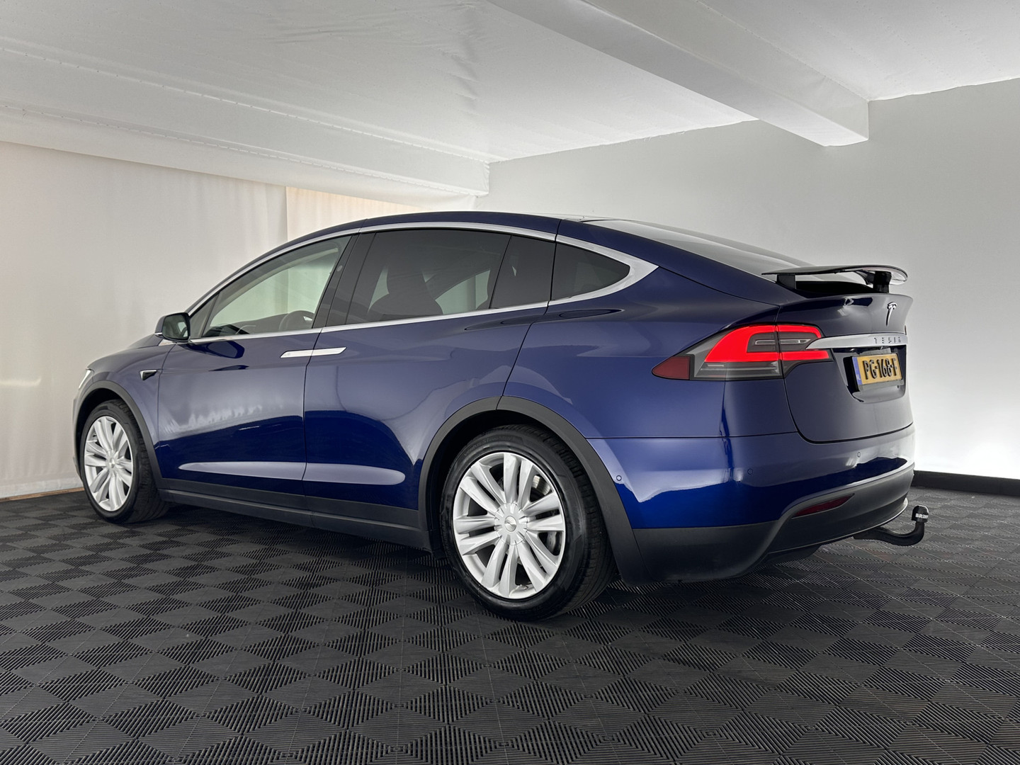 Tesla Tesla