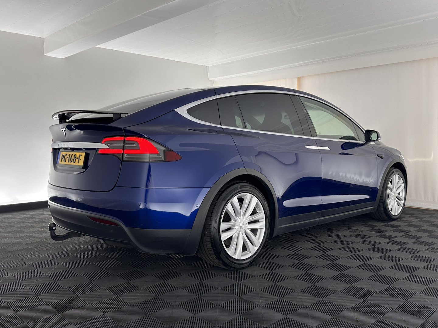 Tesla Tesla