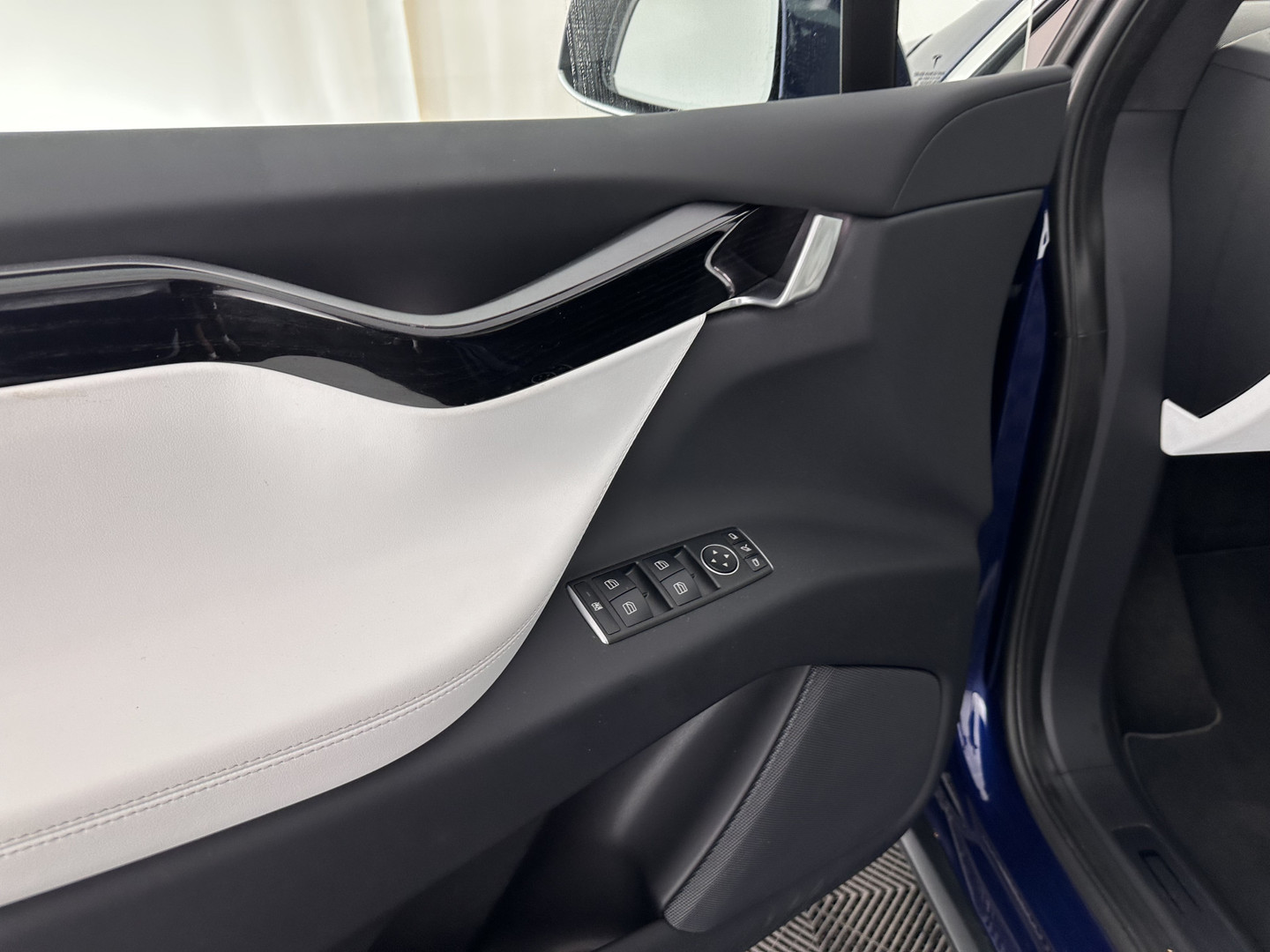Tesla Tesla