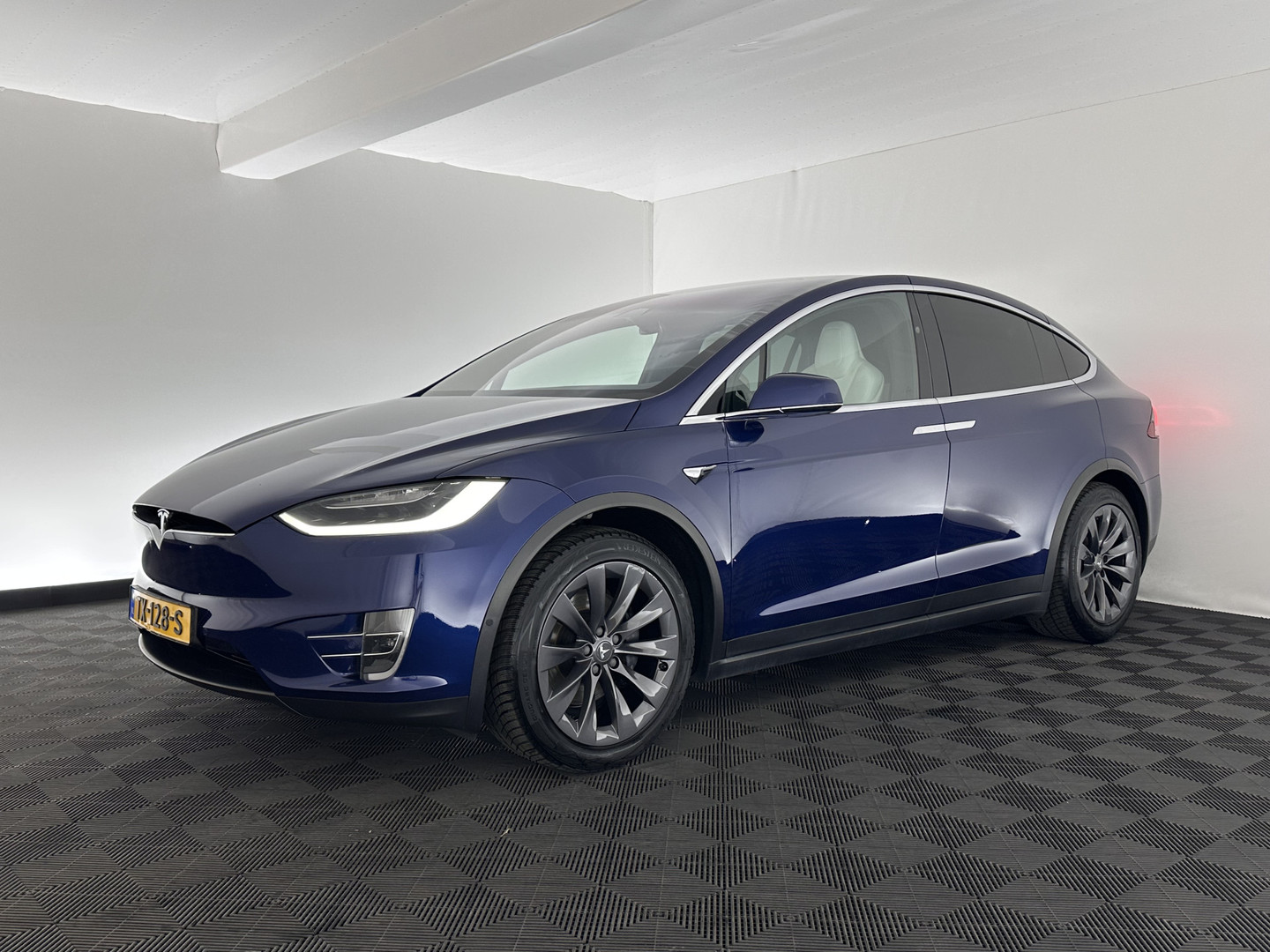 Tesla Tesla