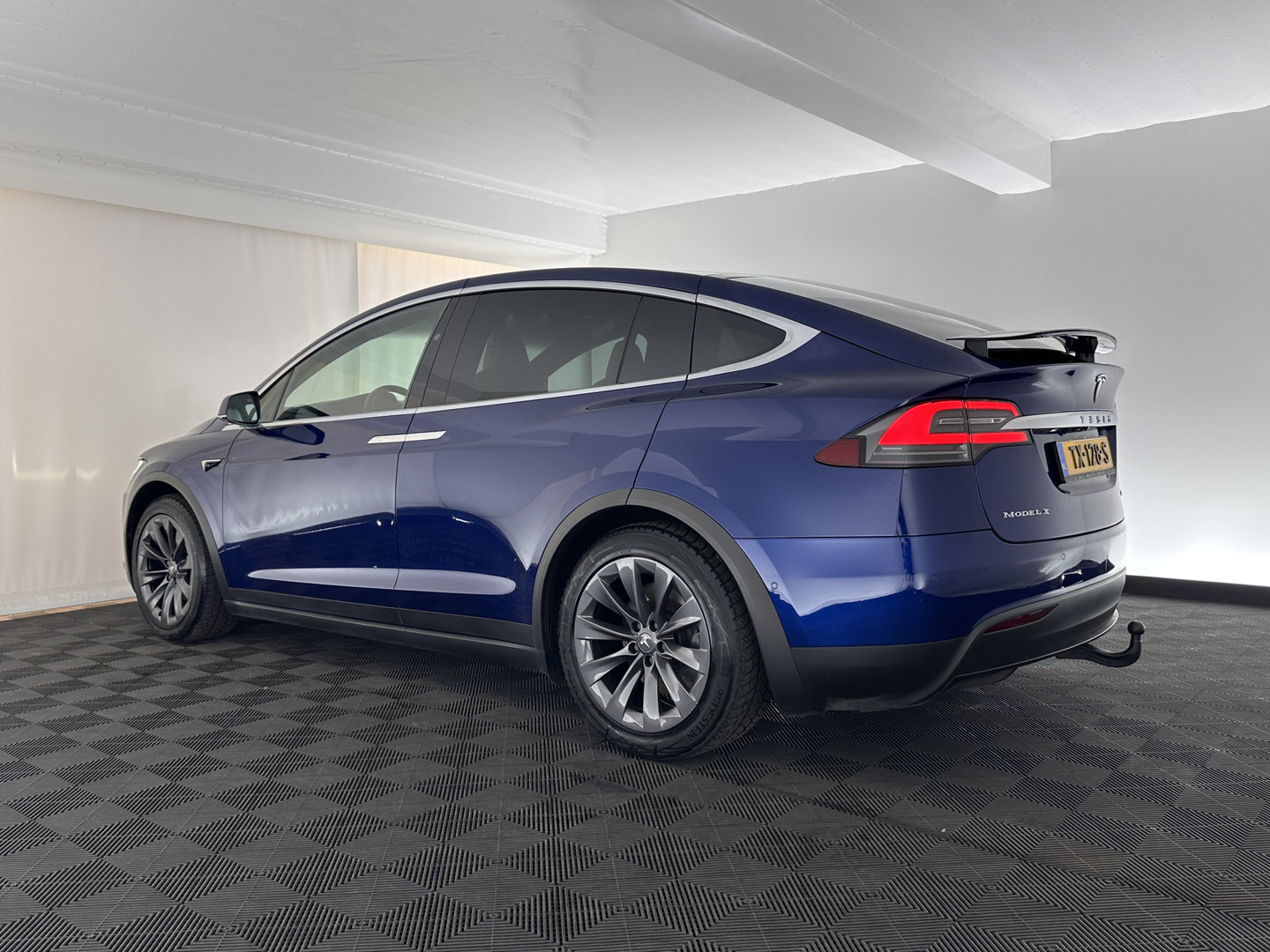 Tesla Tesla