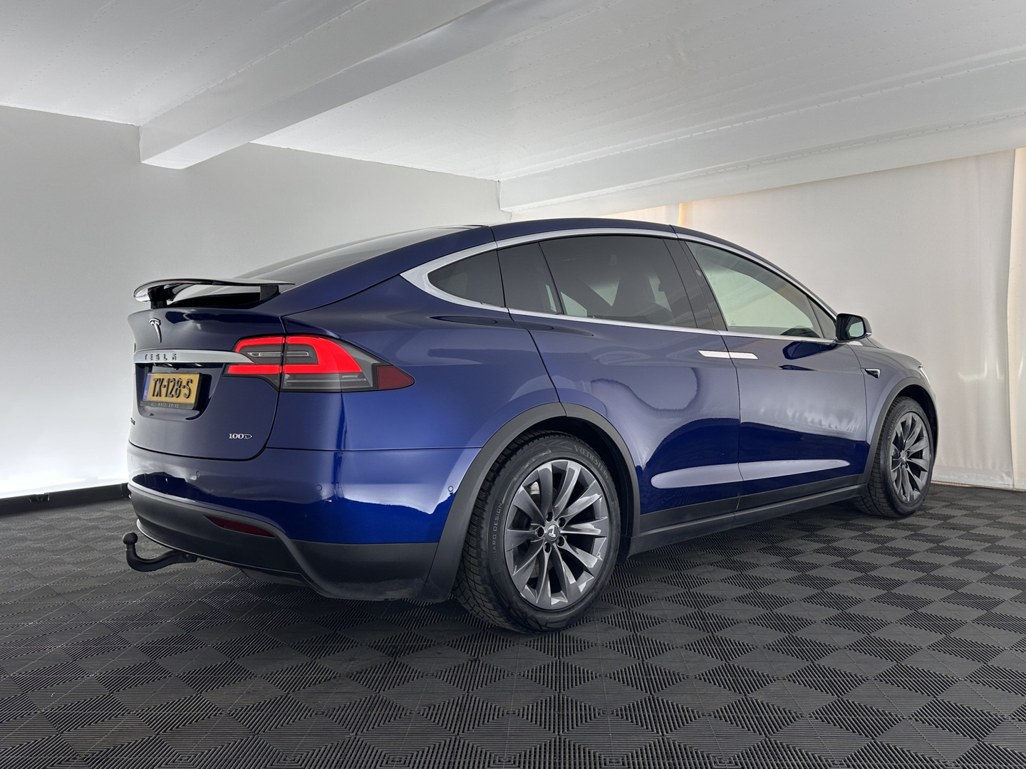 Tesla Tesla