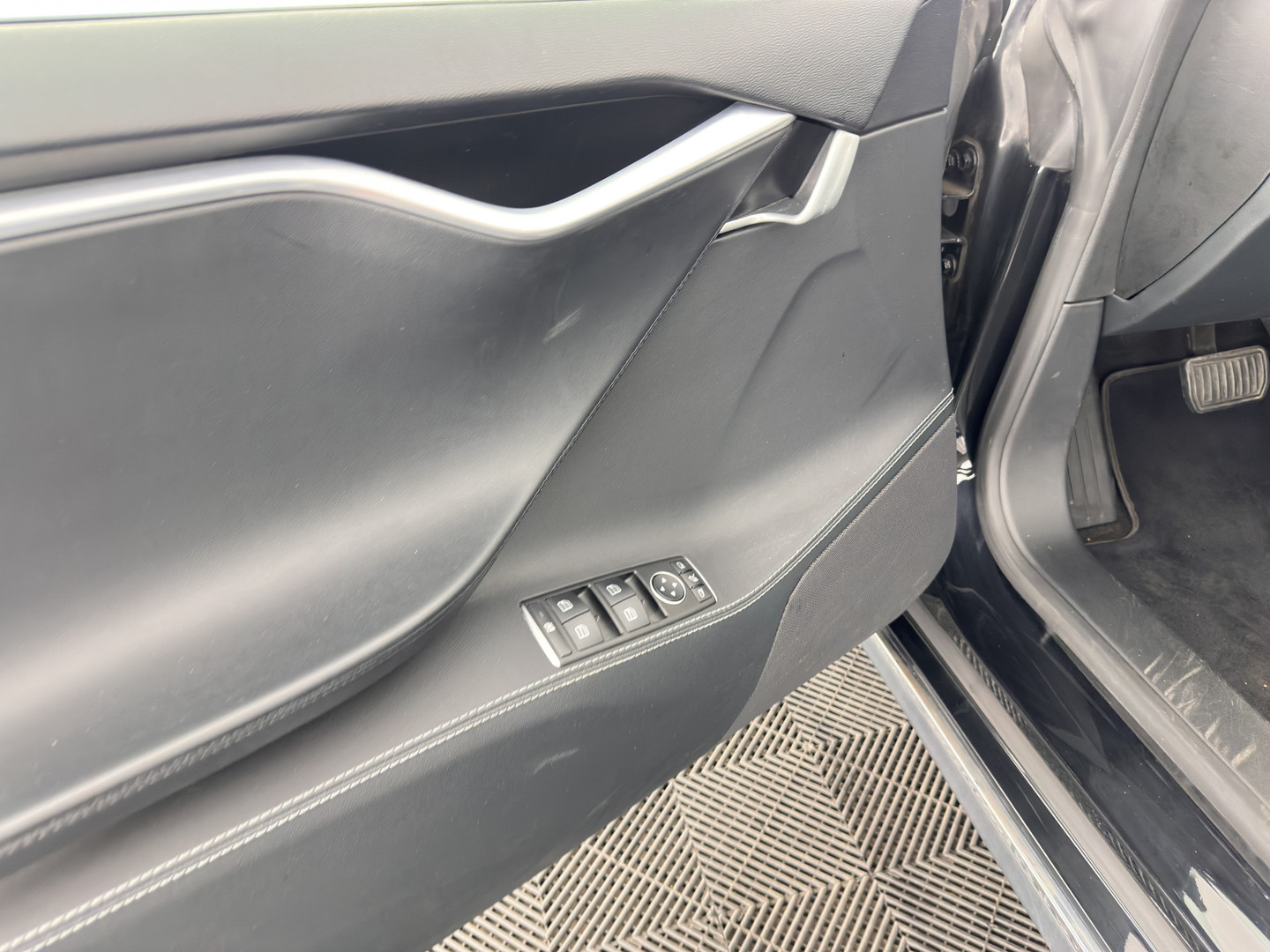 Tesla Tesla