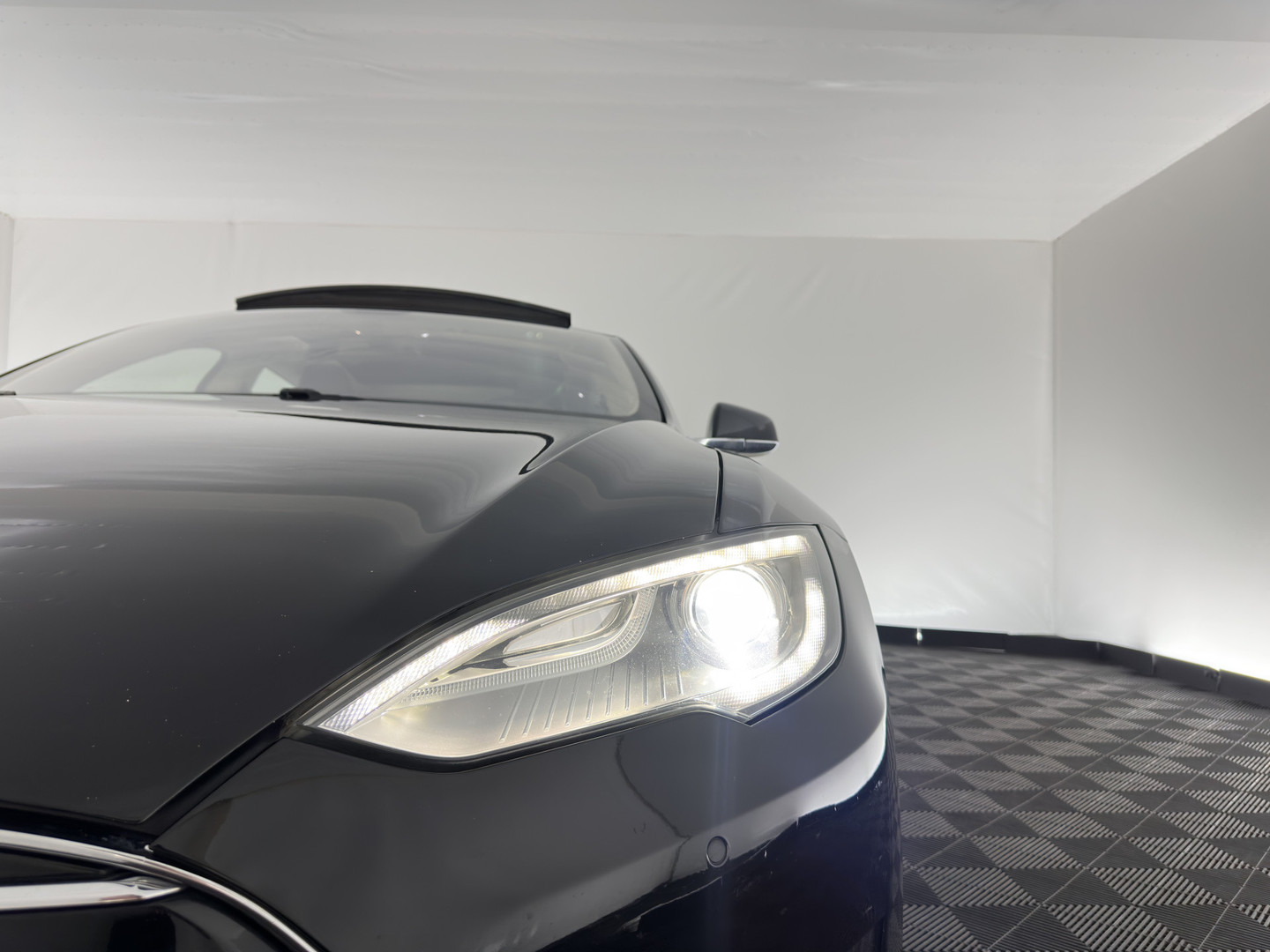Tesla Tesla