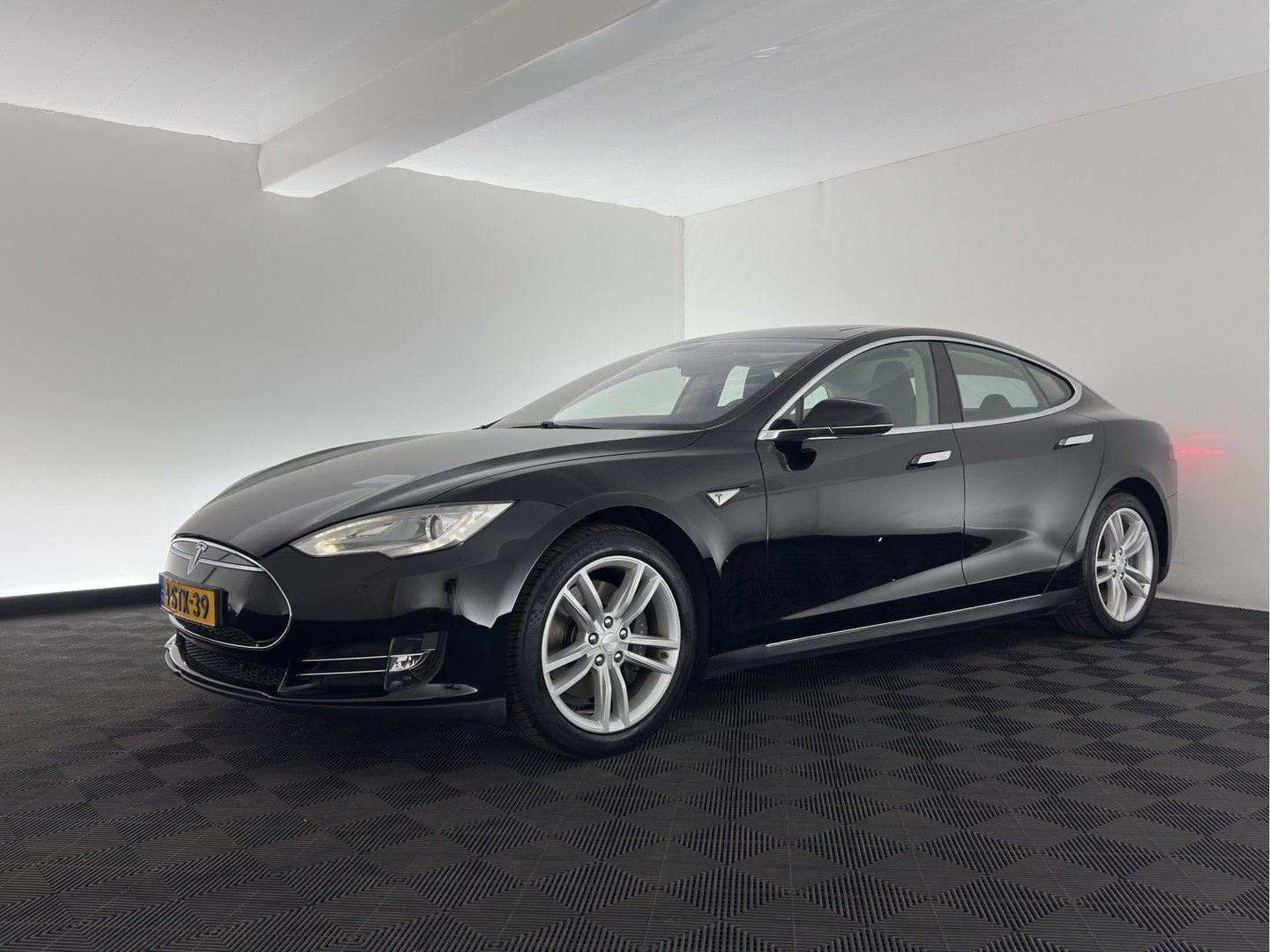 Tesla Tesla