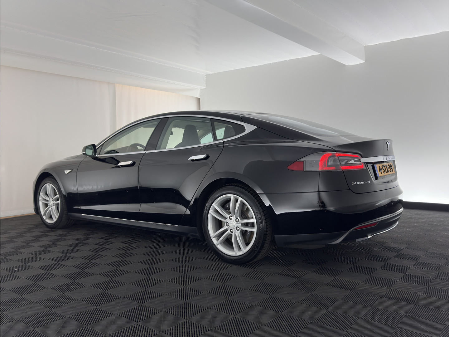 Tesla Tesla