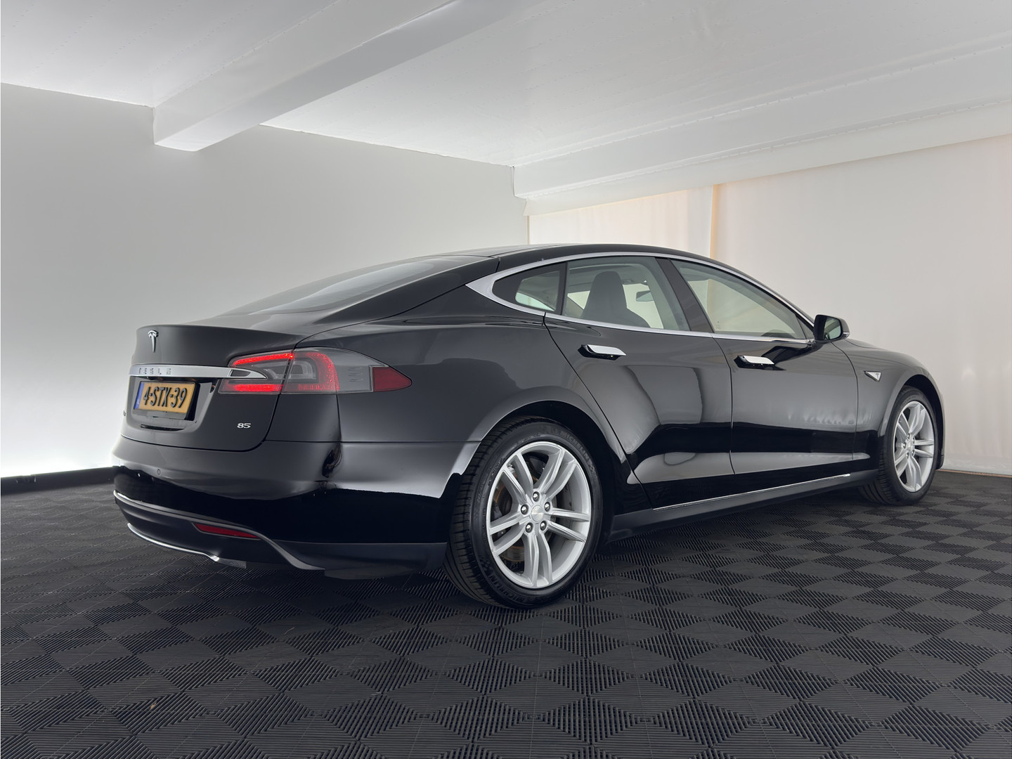 Tesla Tesla