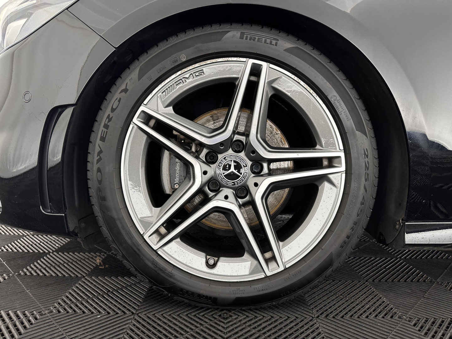 Mercedes-Benz Mercedes-Benz