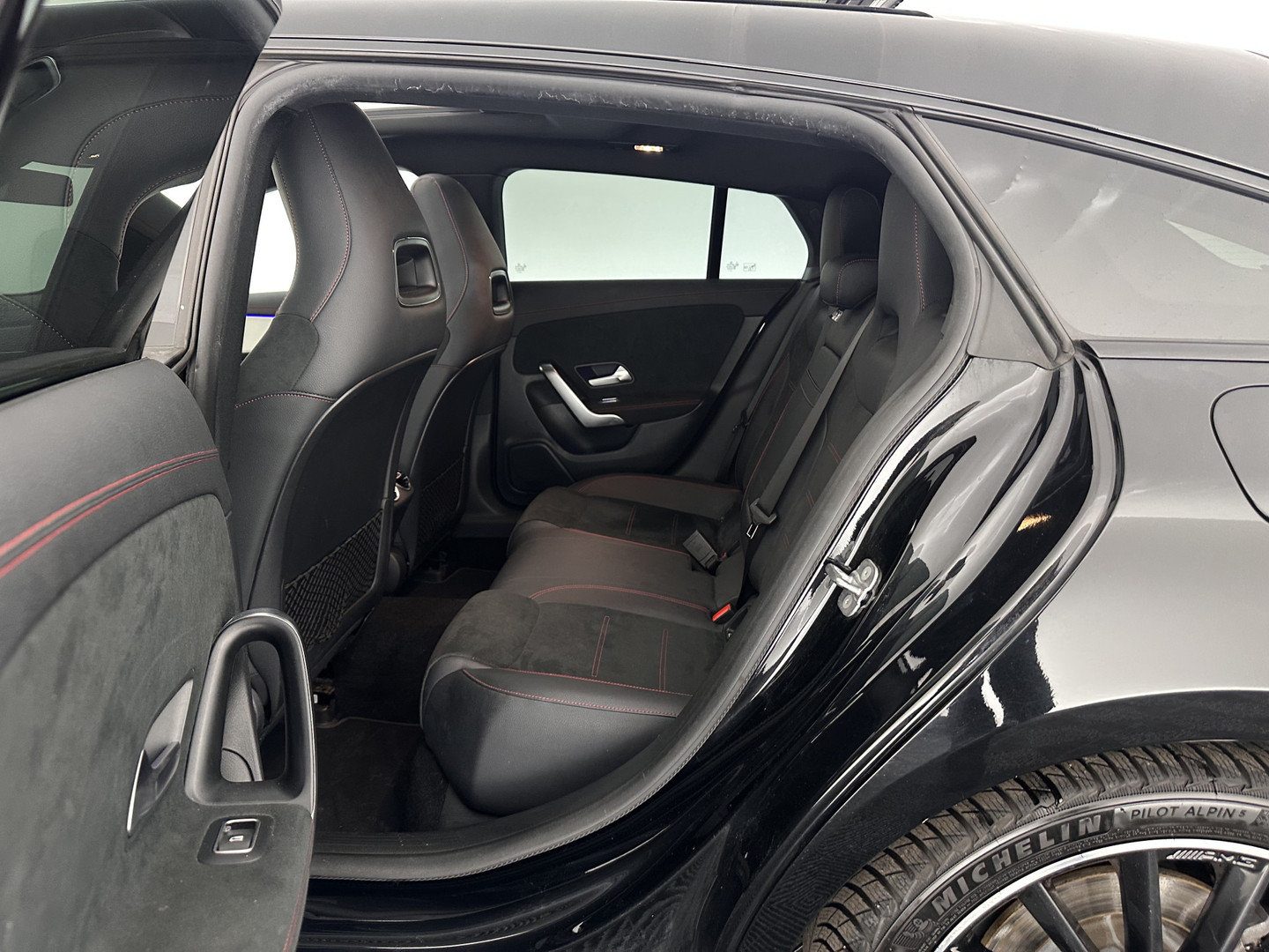 Mercedes-Benz Mercedes-Benz