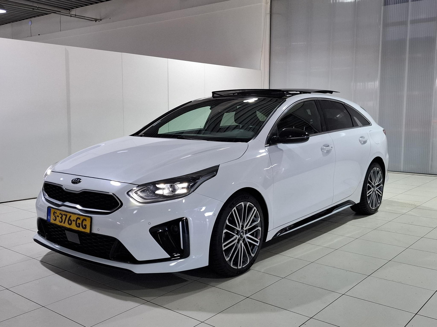 Kia Proceed