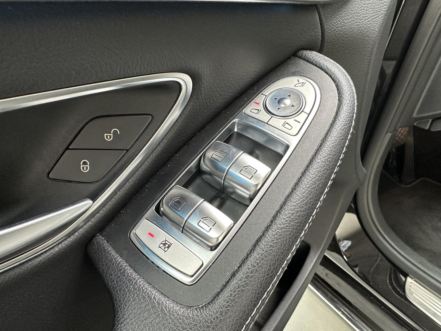Mercedes-Benz Mercedes-Benz