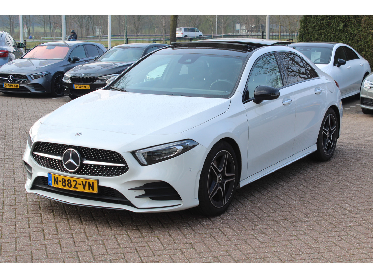 Mercedes-Benz Mercedes-Benz