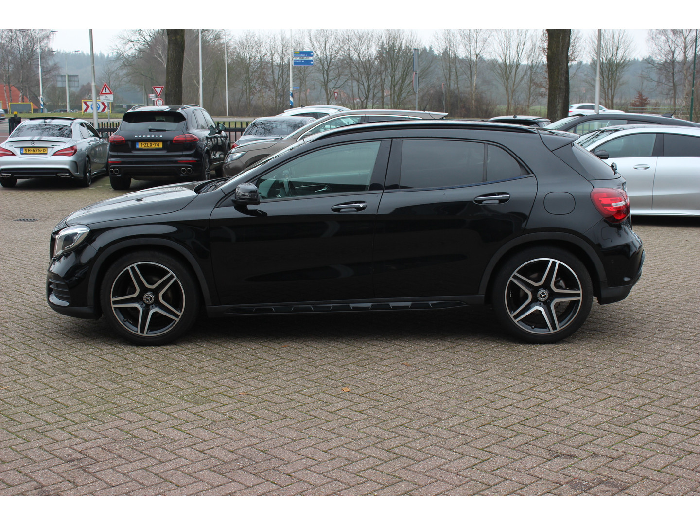 Mercedes-Benz Mercedes-Benz