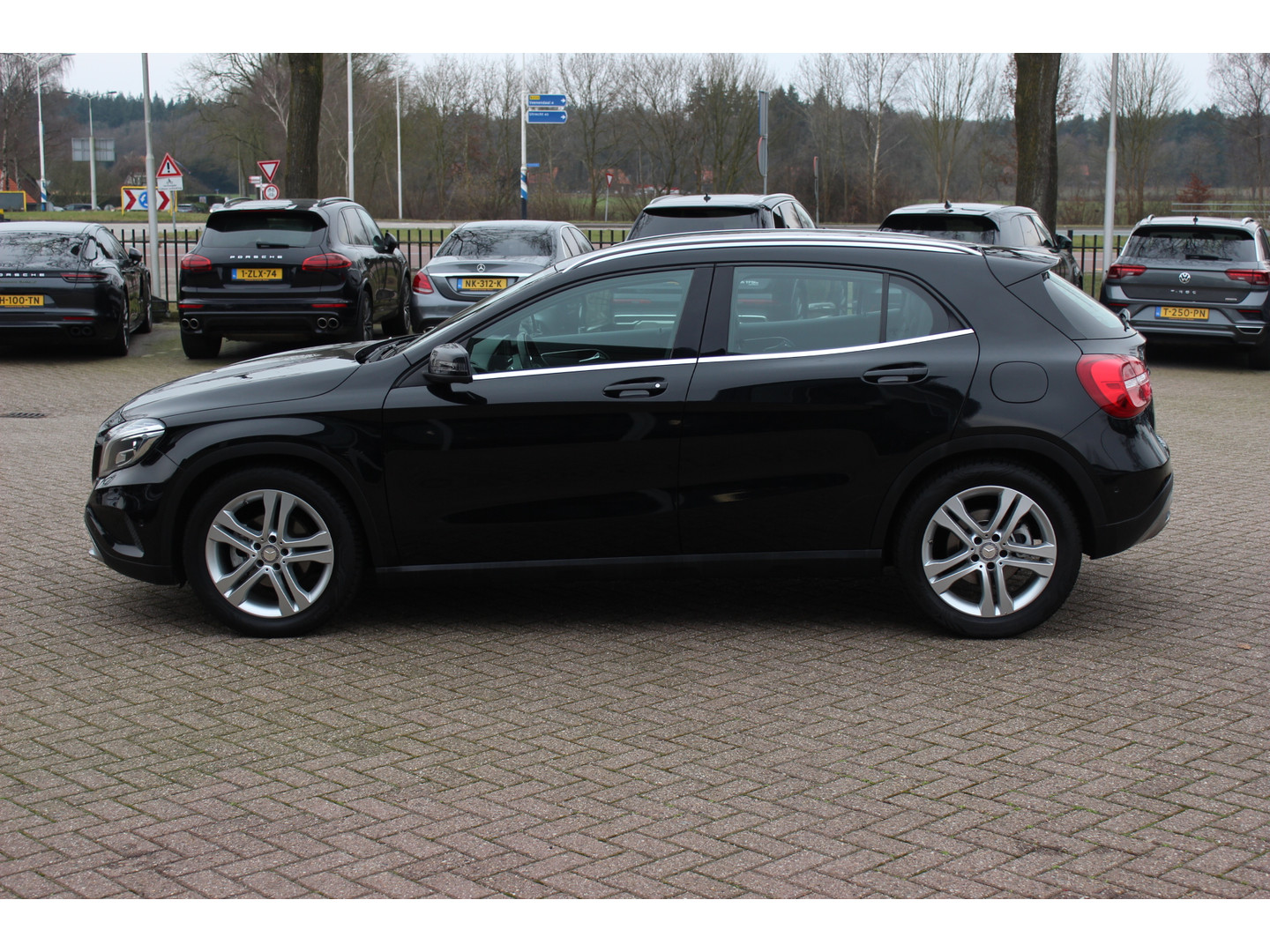 Mercedes-Benz Mercedes-Benz