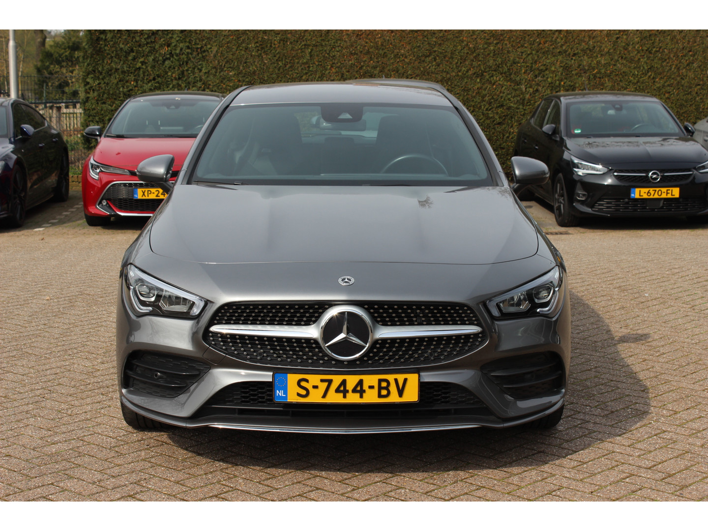 Mercedes-Benz Mercedes-Benz