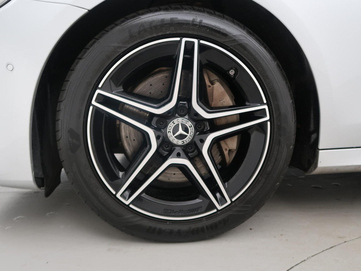 Mercedes-Benz Mercedes-Benz