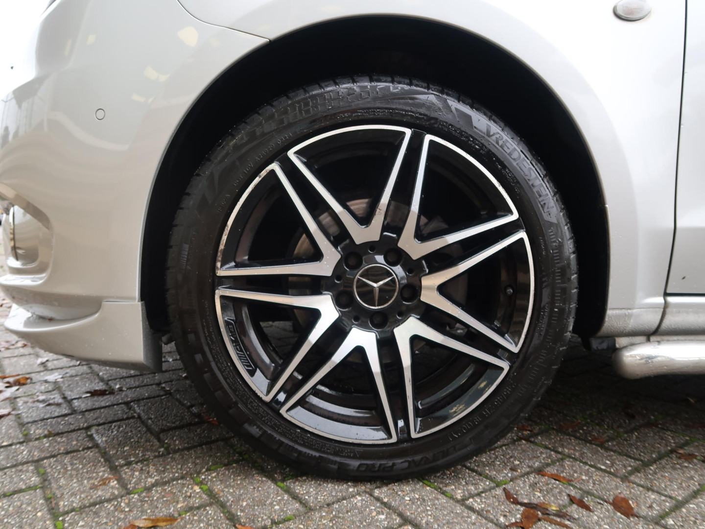 Mercedes-Benz Mercedes-Benz