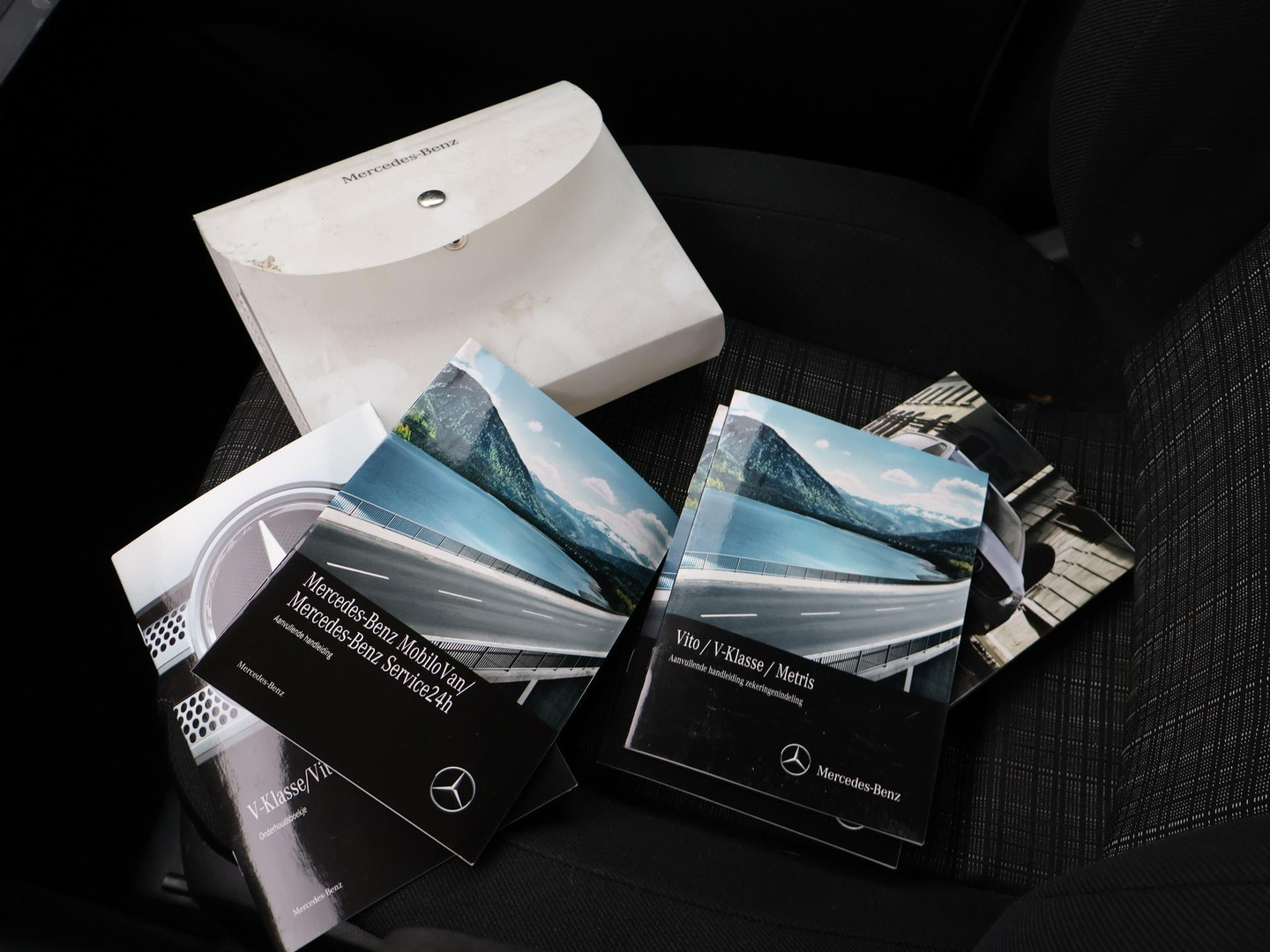 Mercedes-Benz Mercedes-Benz