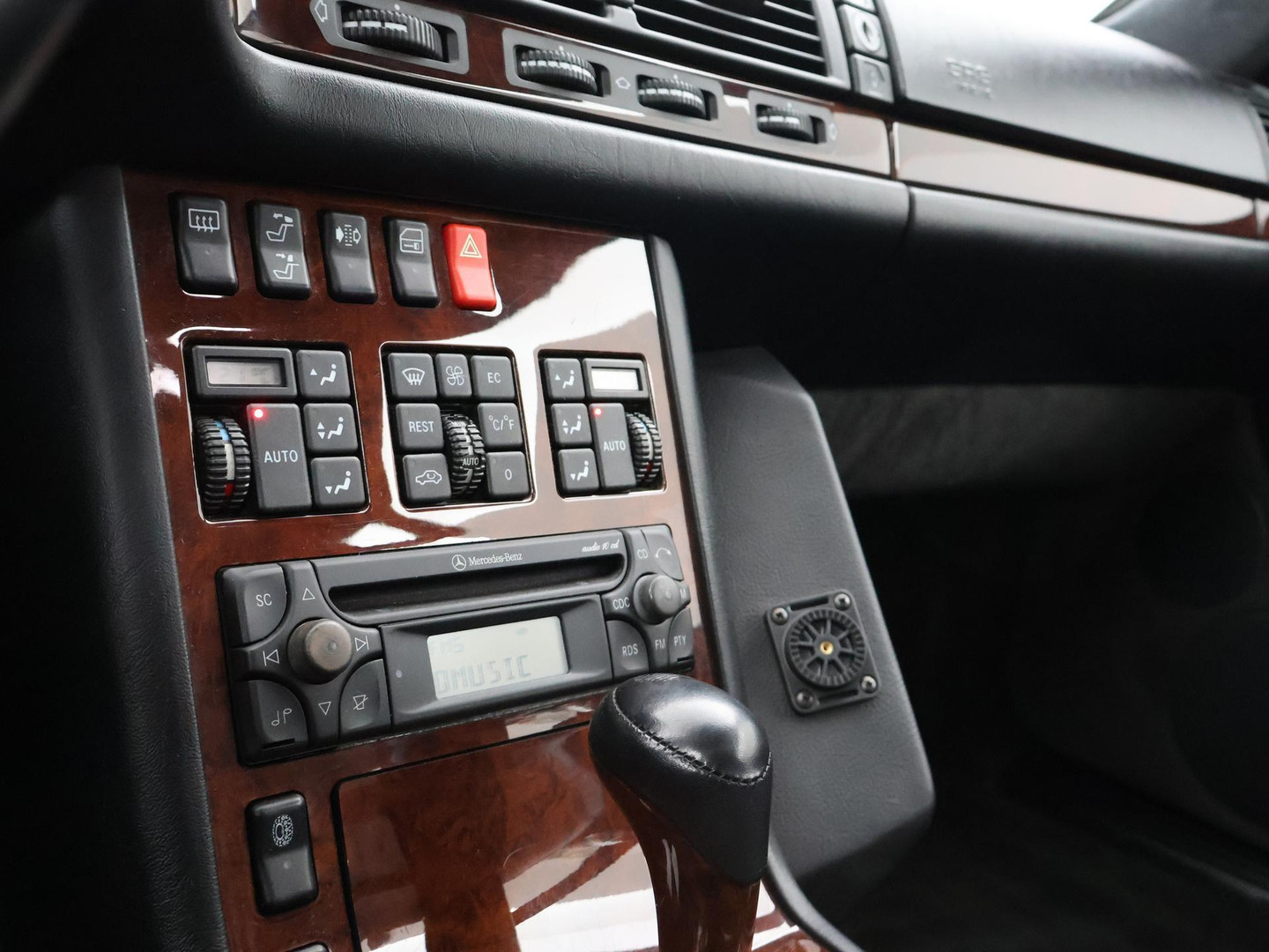 Mercedes-Benz Mercedes-Benz