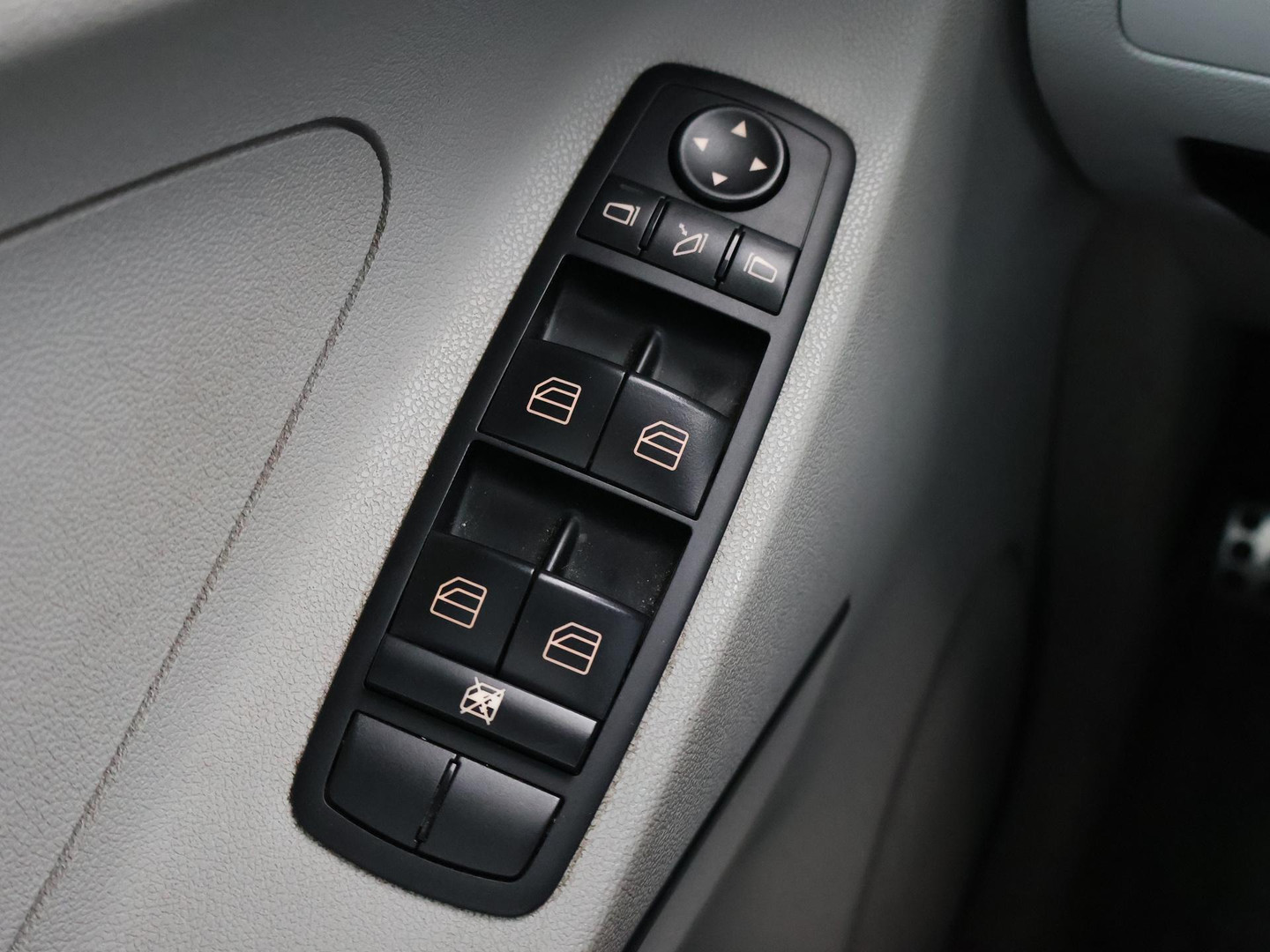 Mercedes-Benz Mercedes-Benz