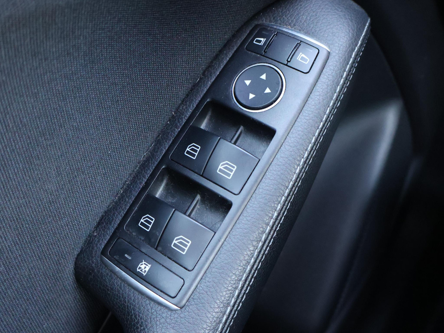 Mercedes-Benz Mercedes-Benz