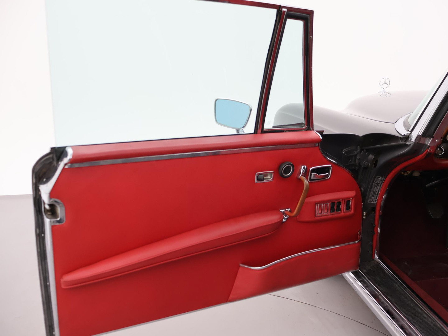 Mercedes-Benz Mercedes-Benz