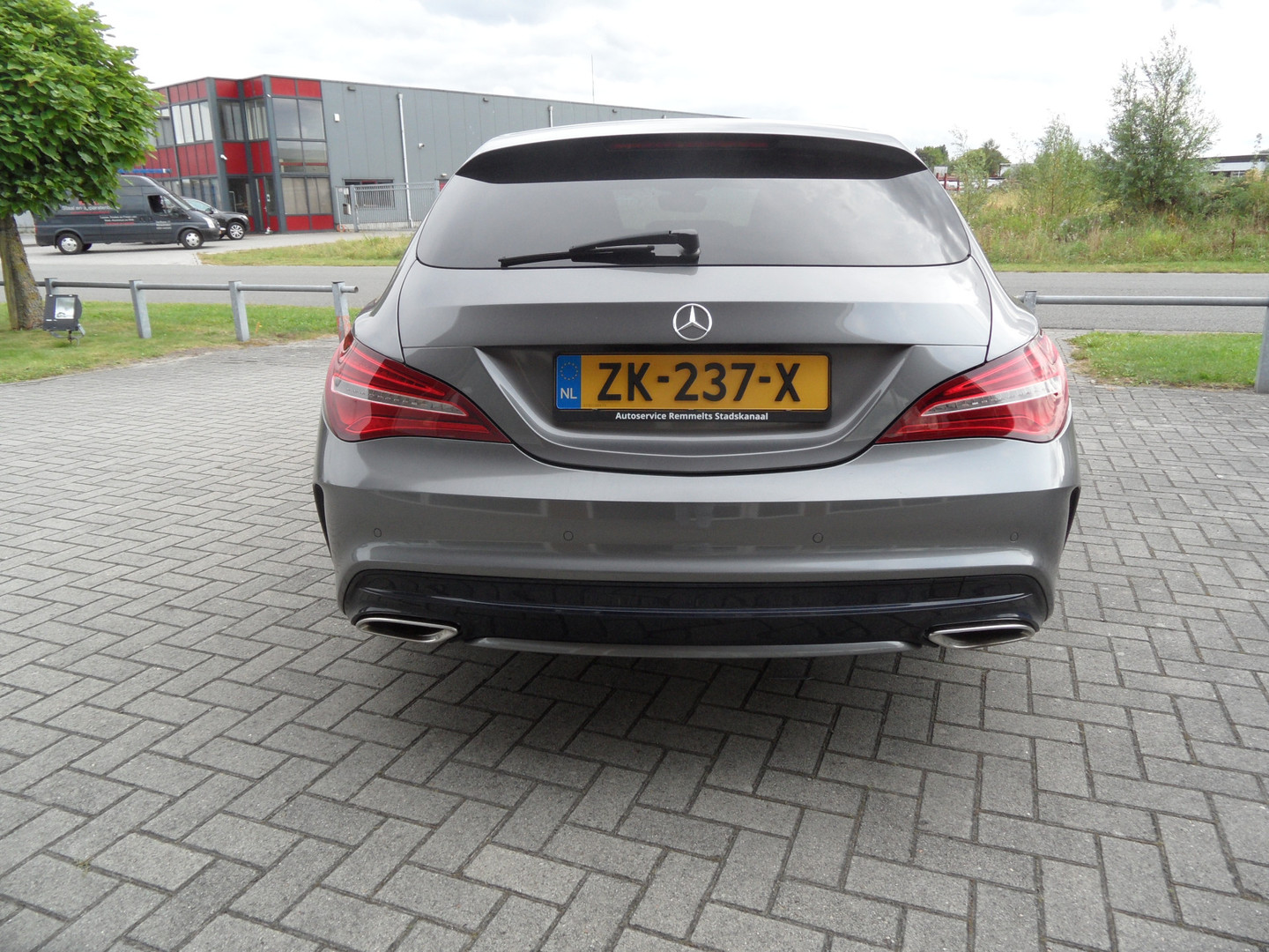 Mercedes-Benz Mercedes-Benz
