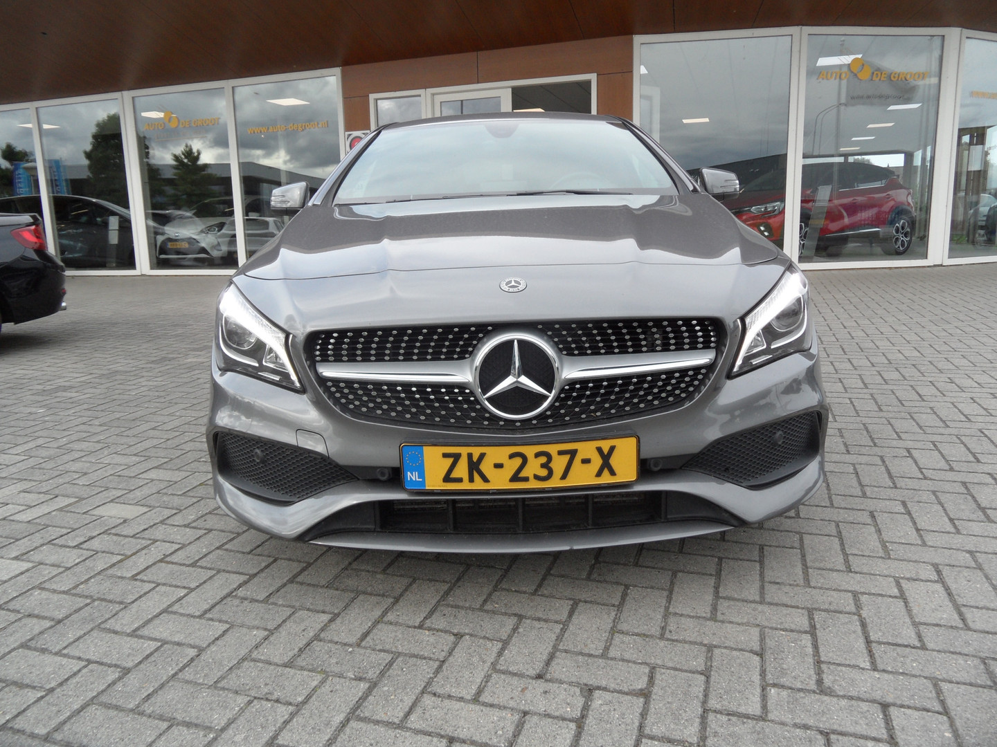 Mercedes-Benz Mercedes-Benz