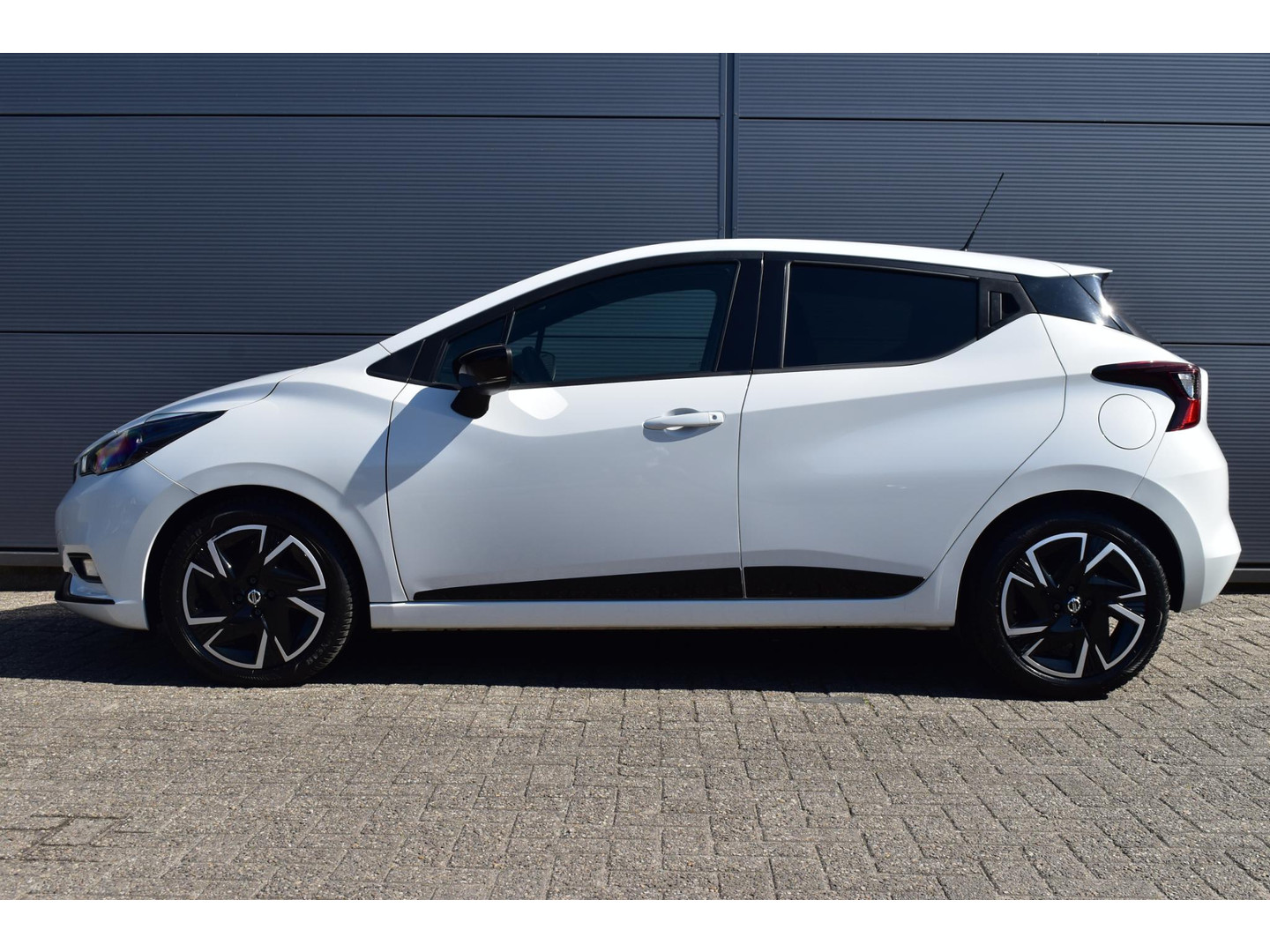 Nissan Nissan