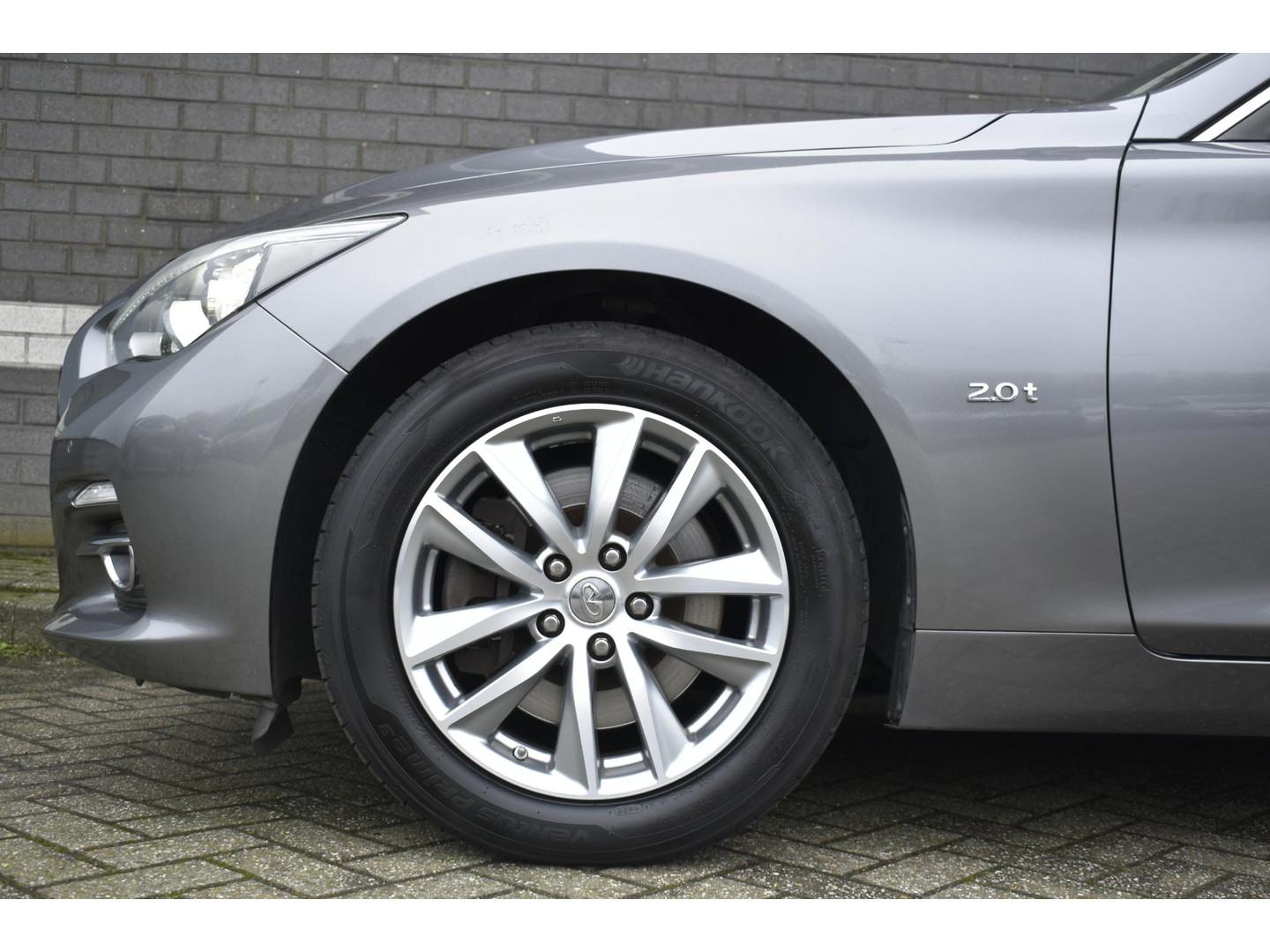 Infiniti Infiniti