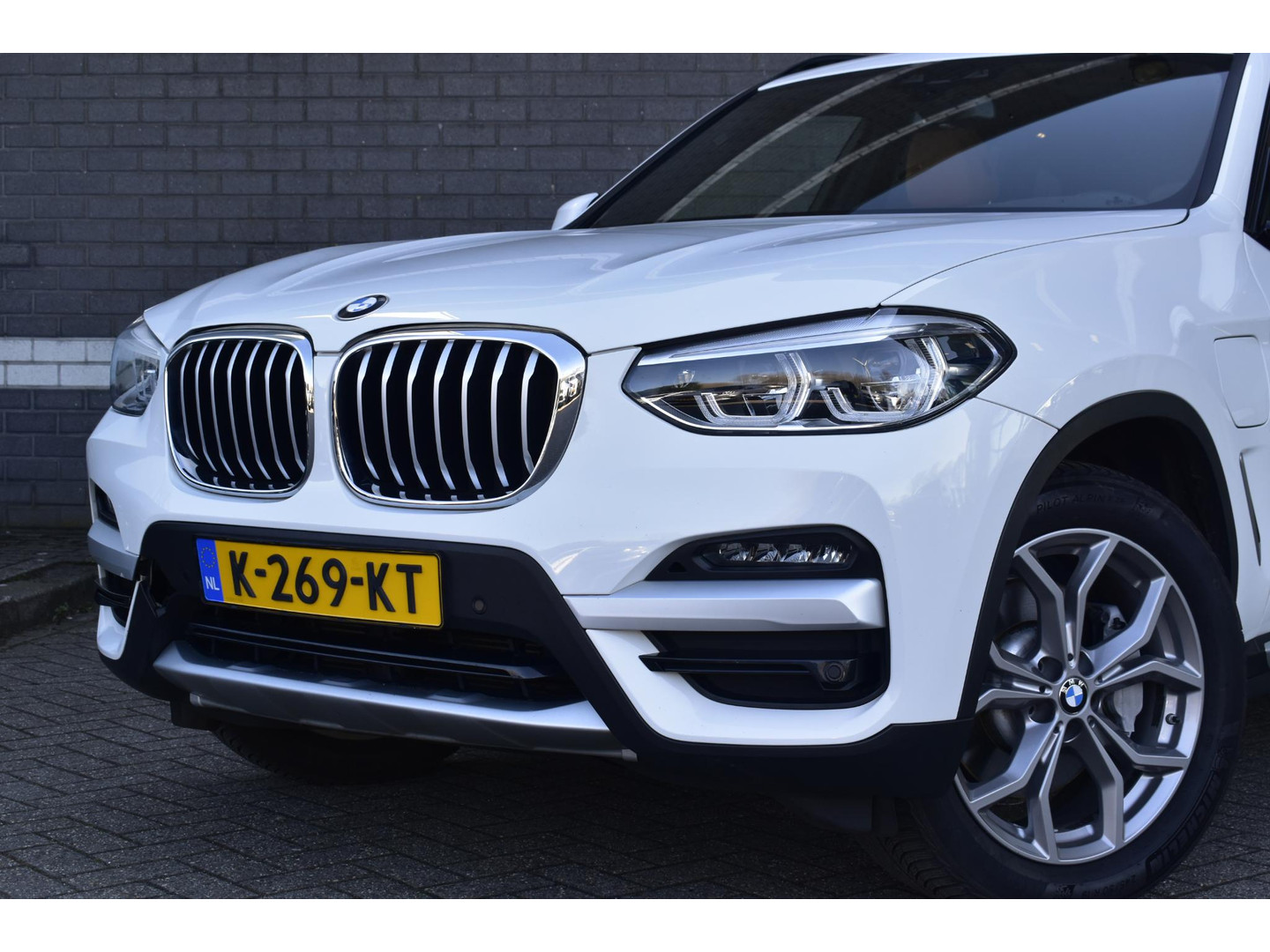 BMW BMW