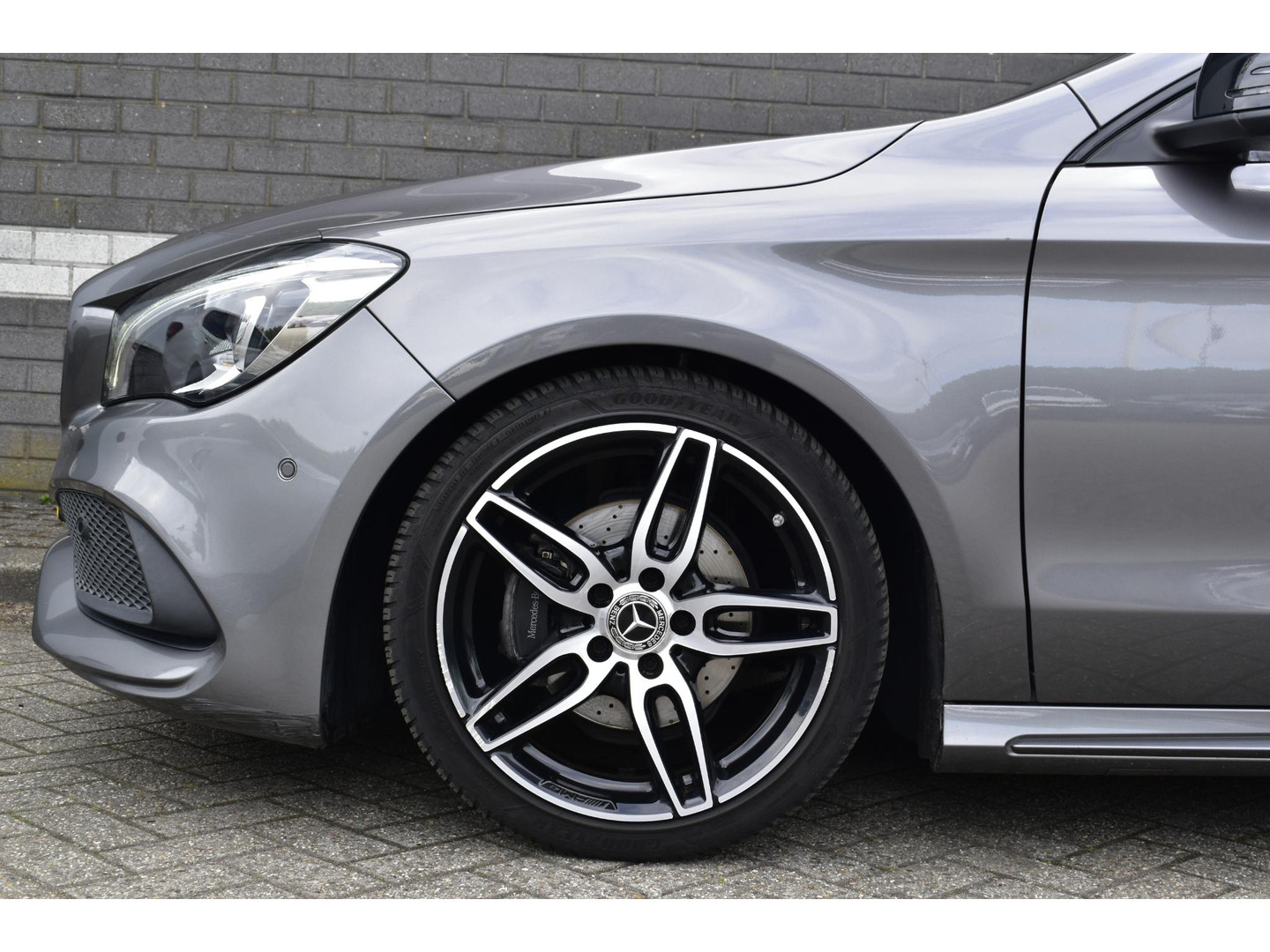 Mercedes-Benz Mercedes-Benz