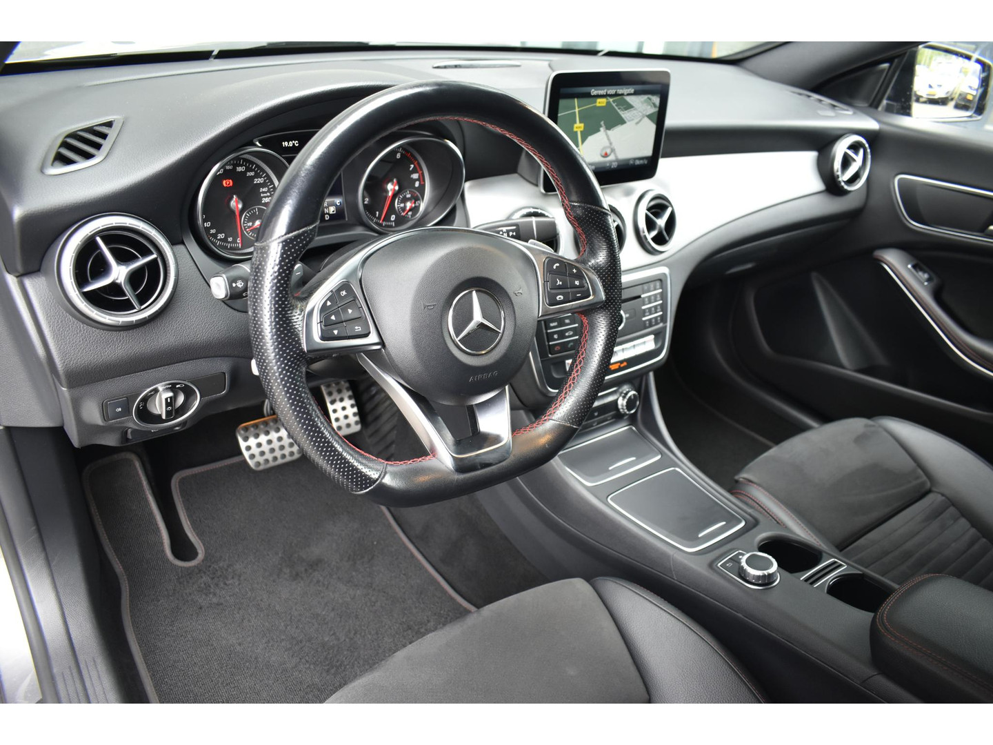 Mercedes-Benz Mercedes-Benz
