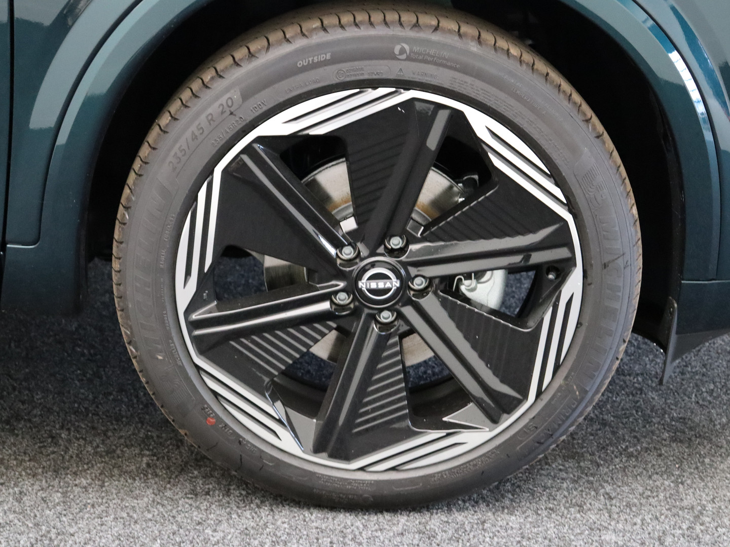 Nissan Nissan