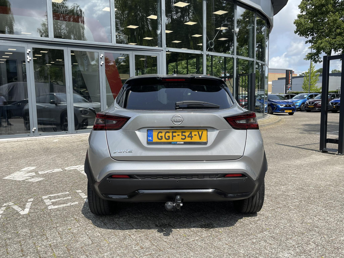 Nissan Nissan