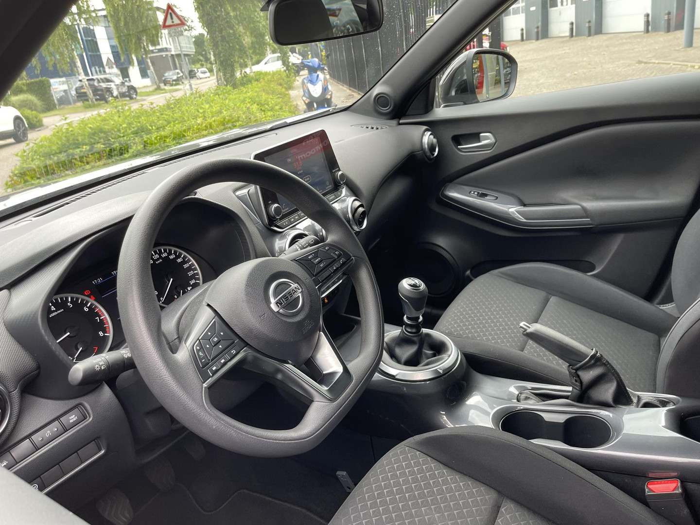 Nissan Nissan