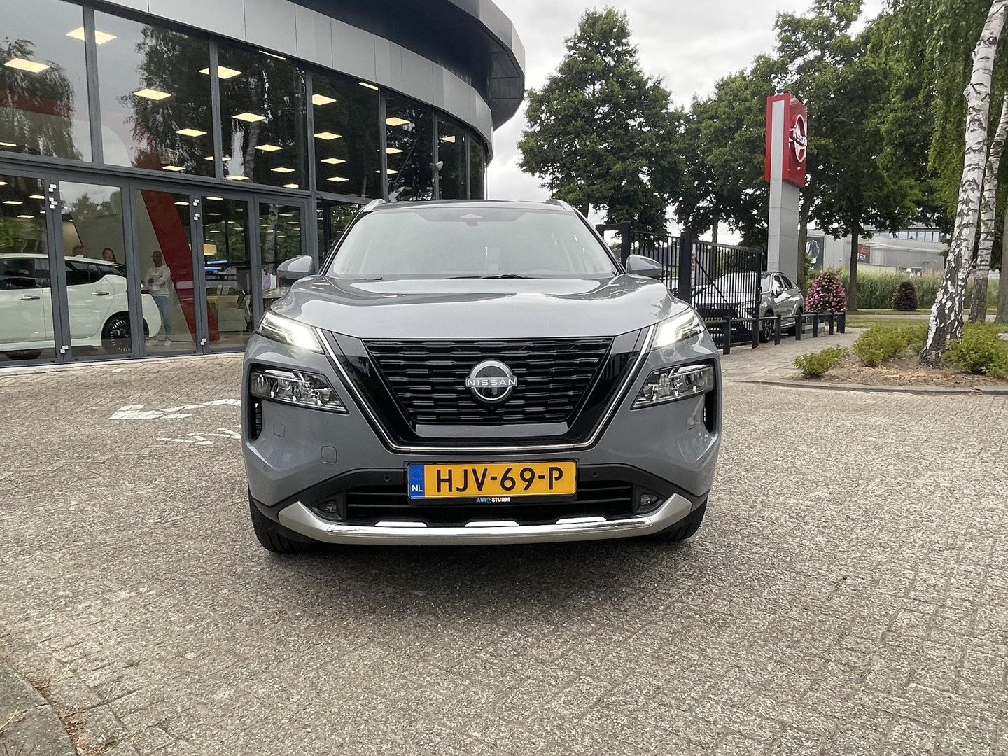 Nissan Nissan
