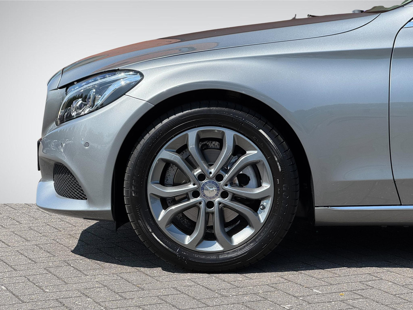 Mercedes-Benz Mercedes-Benz
