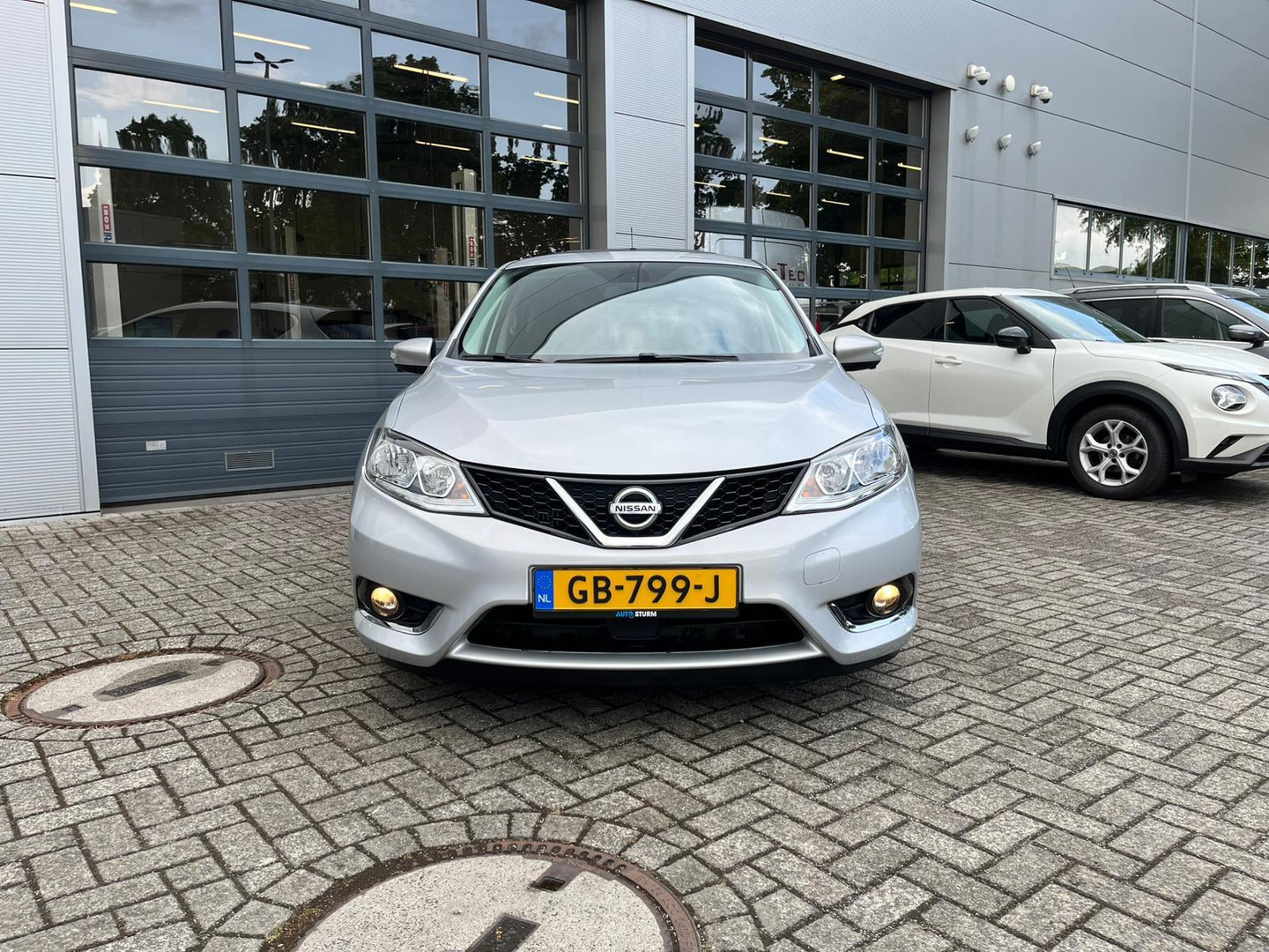 Nissan Nissan
