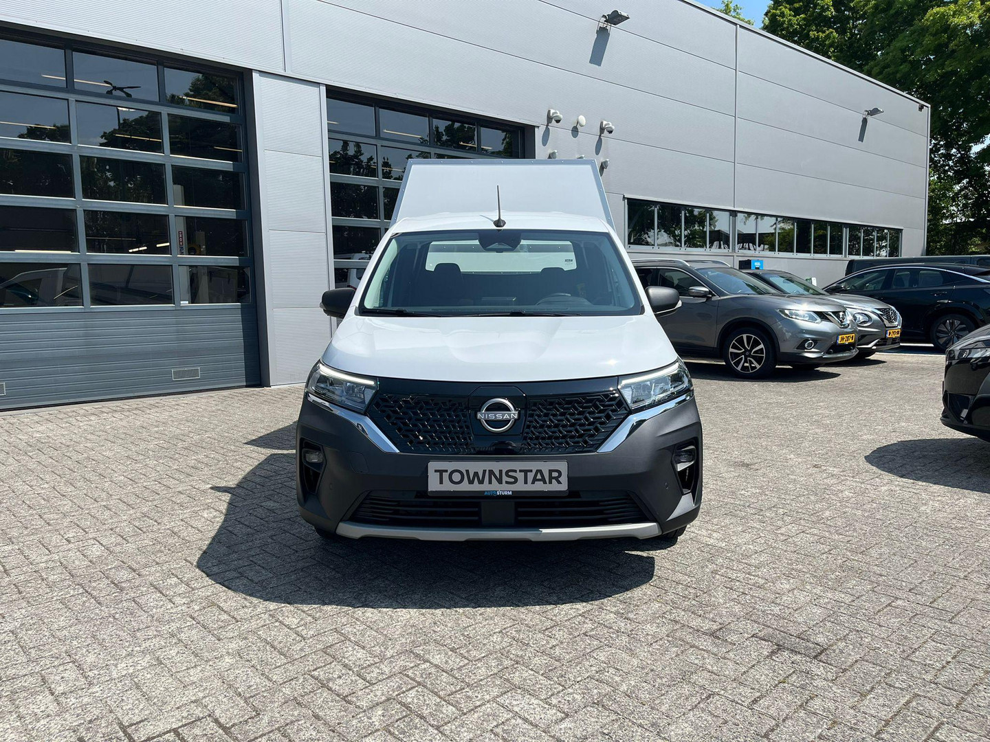 Nissan Nissan