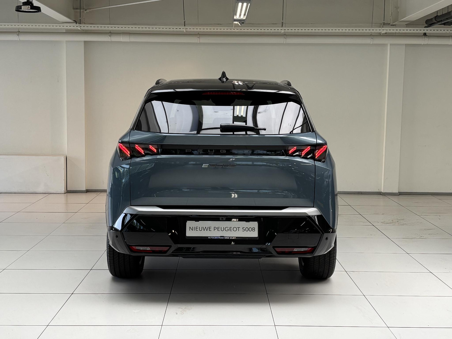 Peugeot e-5008